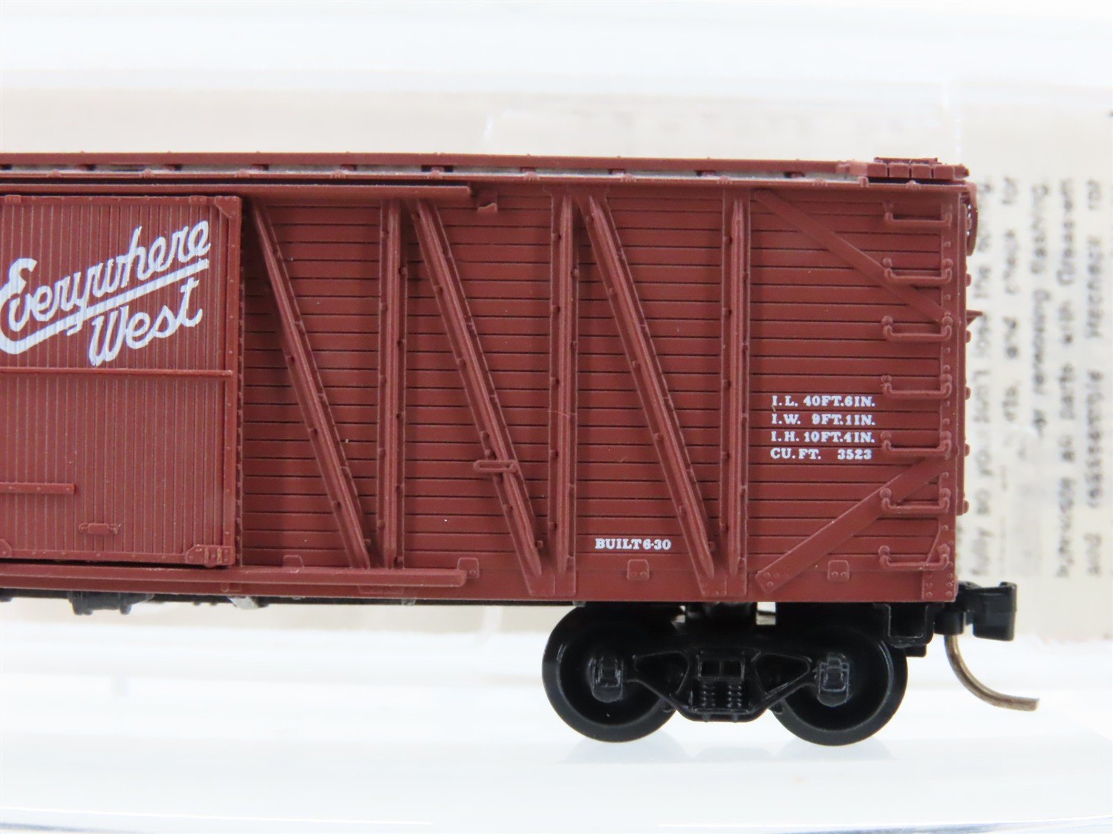 N Scale Micro-Trains MTL 29060 CB&Q Burlington Route 40' Box Car #10911