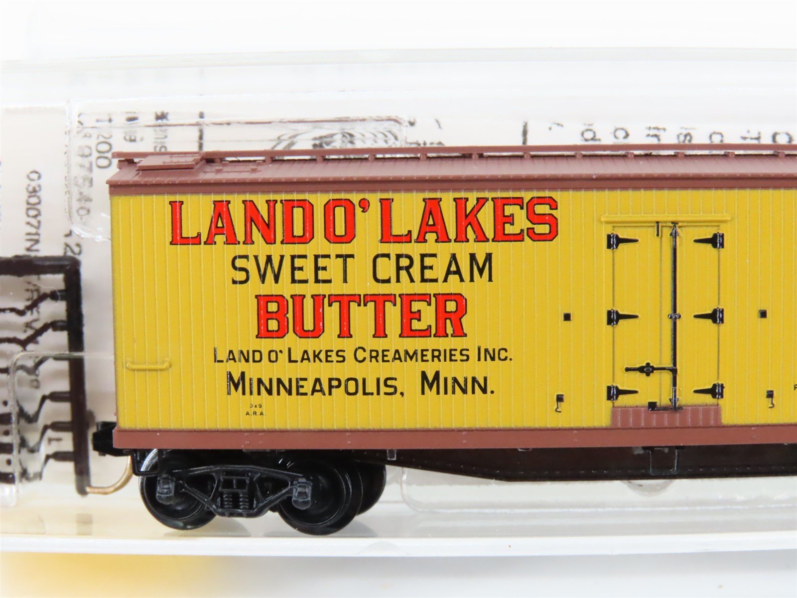 N Scale Micro-Trains MTL 49470 URTC Land O' Lakes Butter 40' Wood Reefer #10134