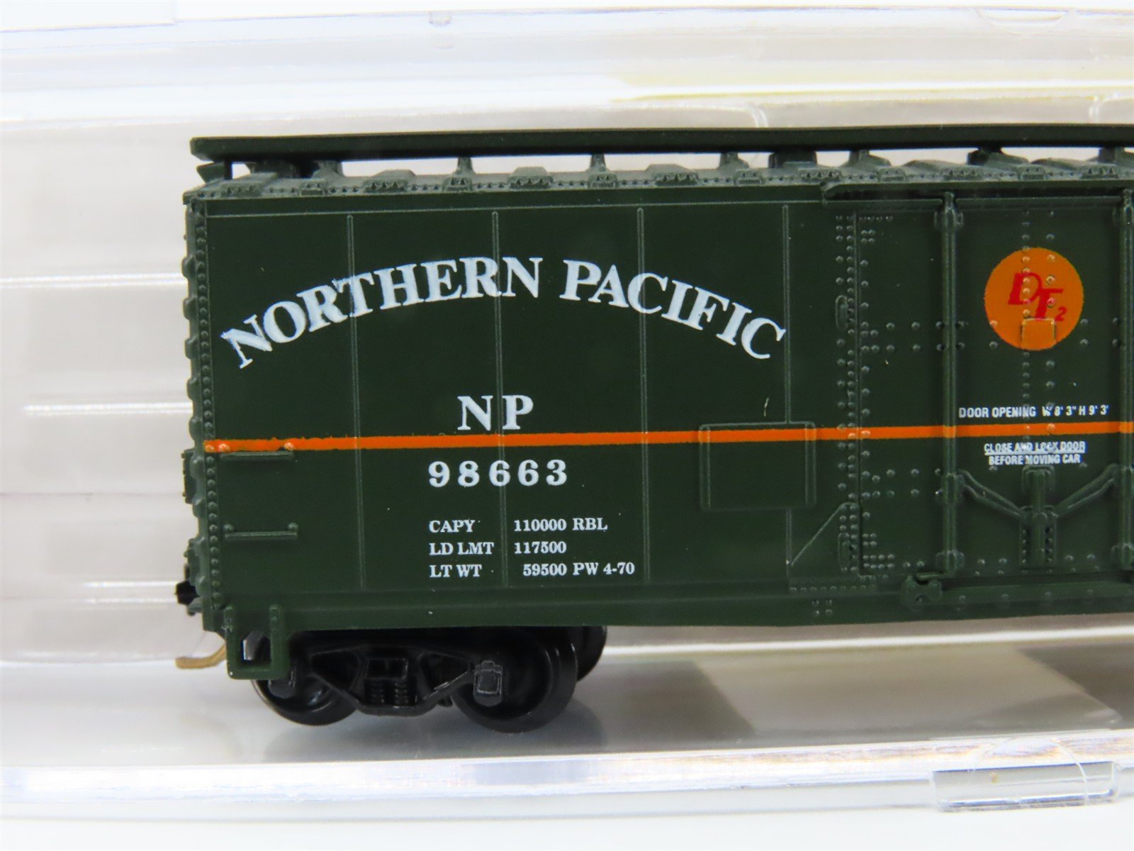 N Scale Atlas 3332 NP Northern Pacific Railroad 40' Plug Door Box Car #98663