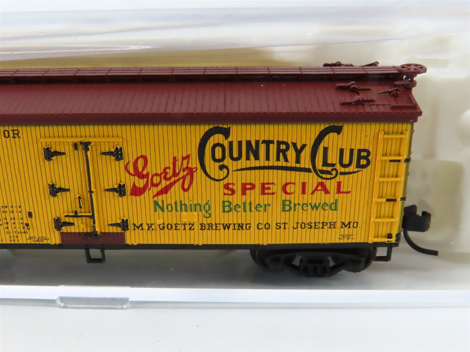 N Scale Atlas 50001750 URTC Goetz Country Club Special 40' Wood Reefer #14312