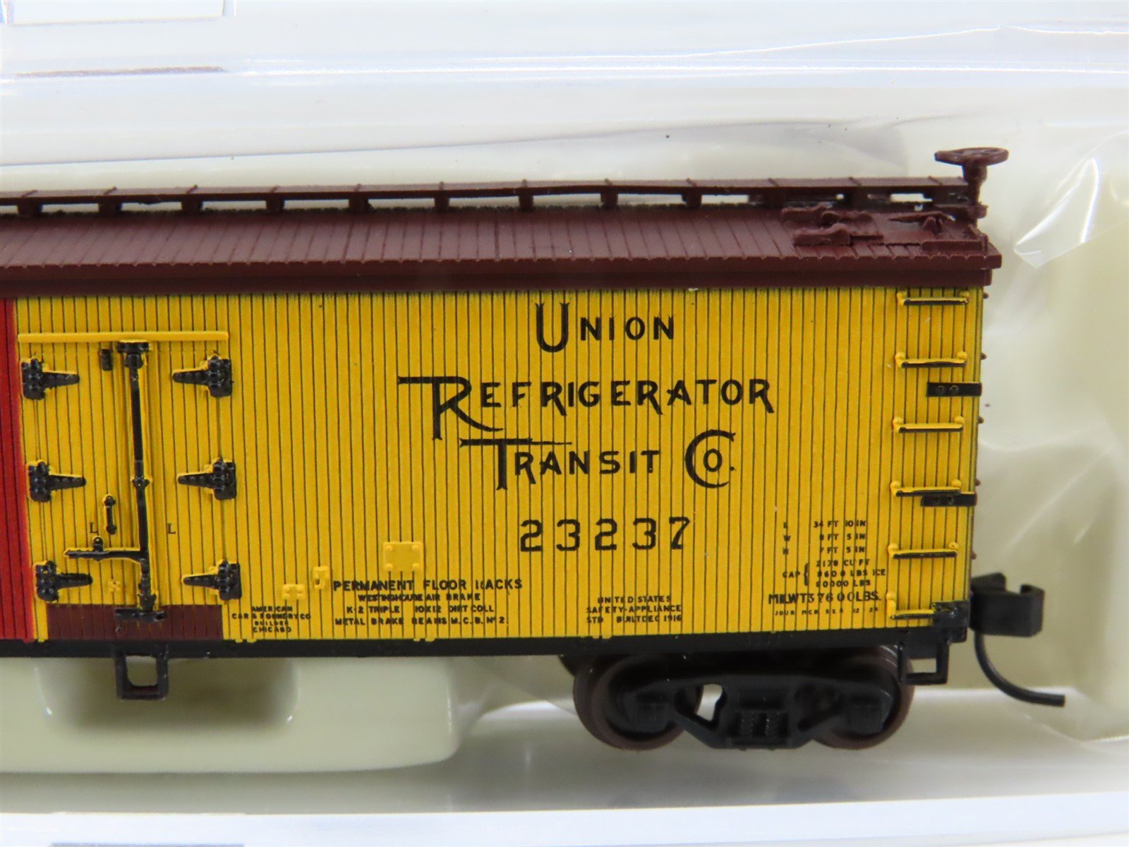 N Scale Atlas 50001268 URTC Phenix Cheese 40' Wood Reefer #23237