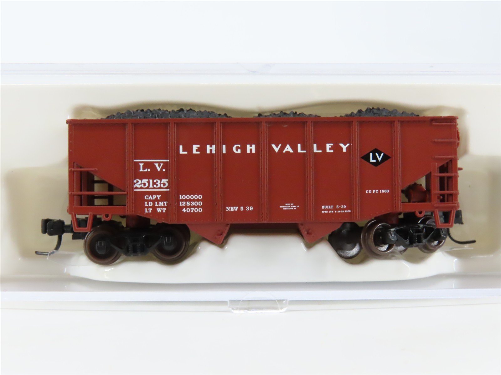 N Scale Atlas 41172 LV Lehigh Valley Railroad 2-Bay Open Hopper #25135 w/ Load