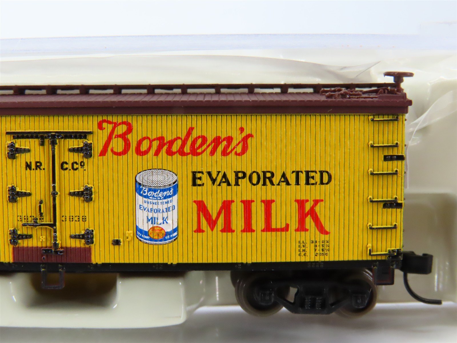 N Scale Atlas 41529 NRCC Borden's Evaporated Milk 40' Wood Reefer #3838