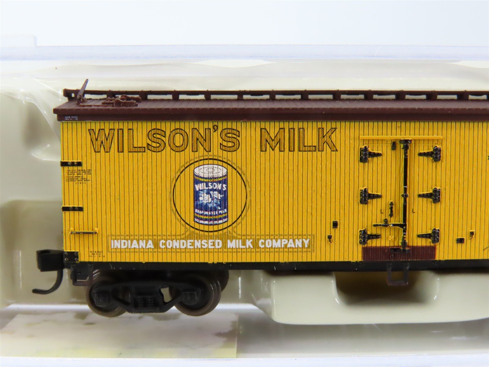 N Scale Atlas 41540 URTC Wilson's Milk 40' Wood Reefer #17500
