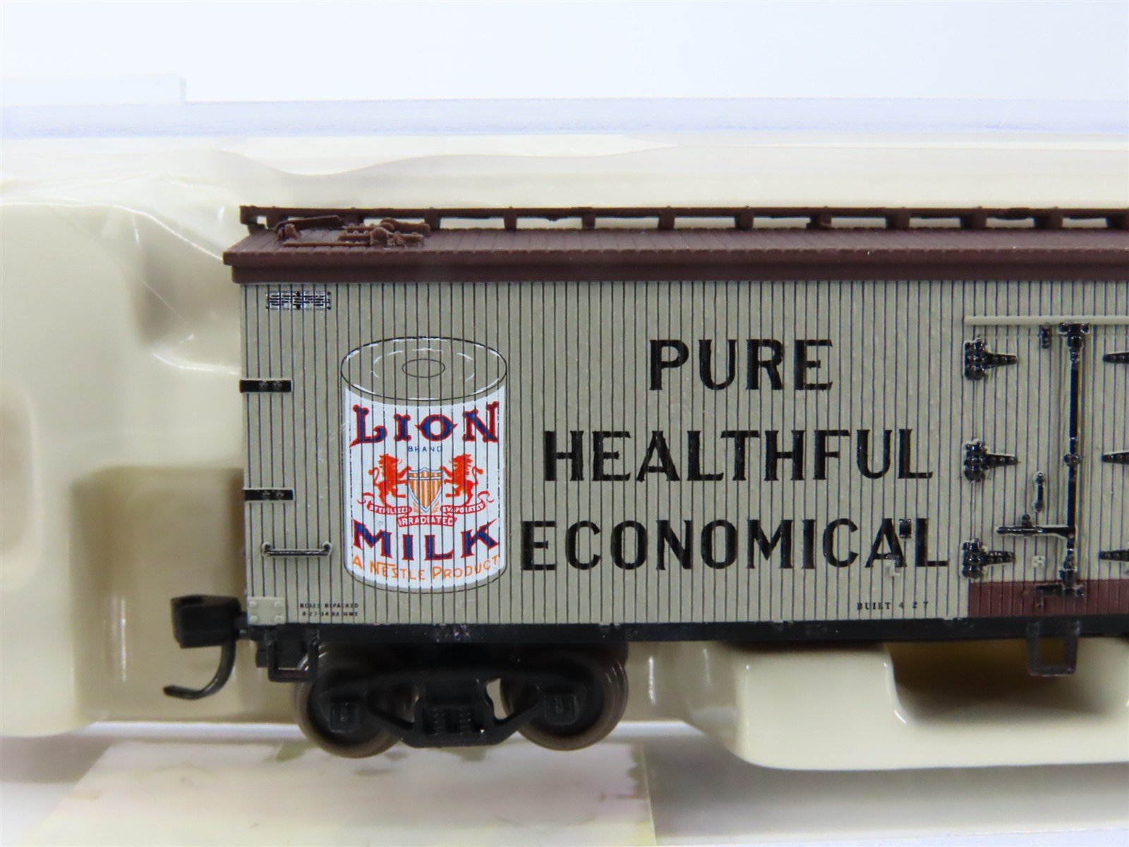N Scale Atlas 41534 NWX Lion Milk 40' Wood Reefer #15431