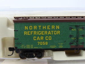 N Scale Atlas 41526 NRCC Banana Distributing Co. 40' Wood Reefer #7058