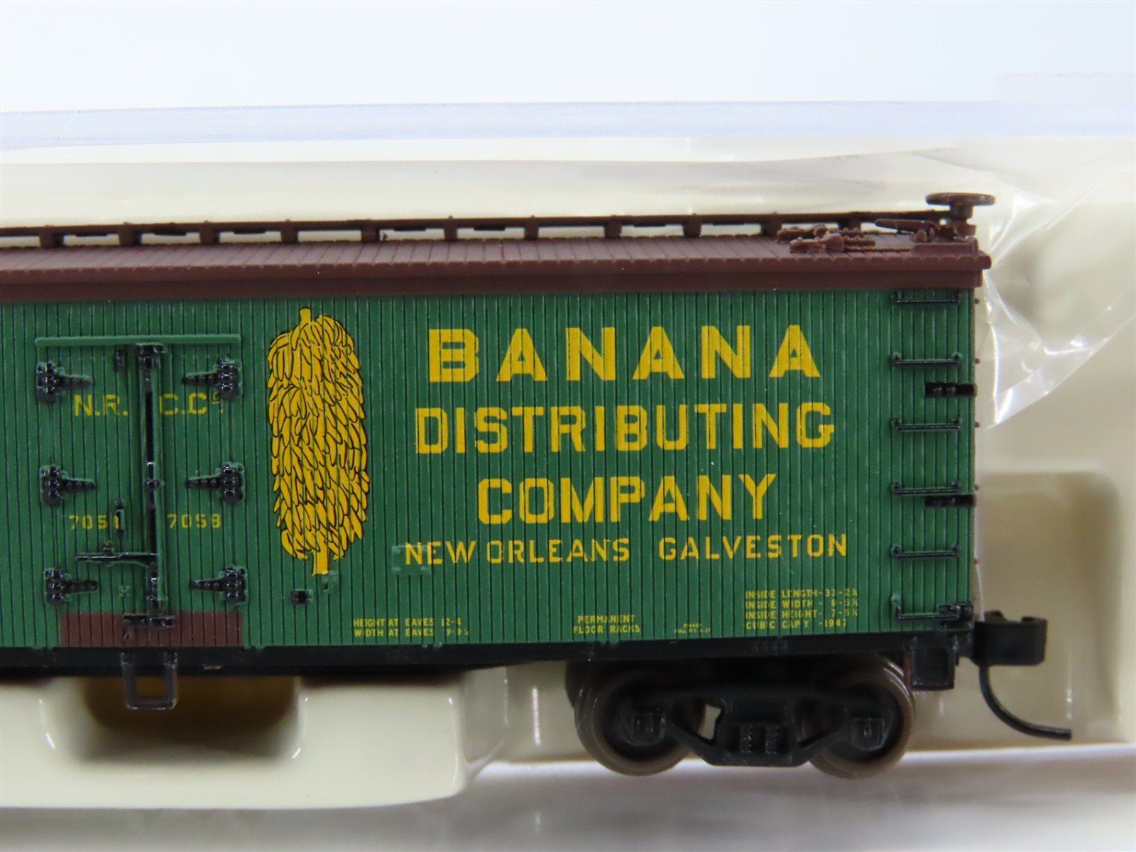 N Scale Atlas 41526 NRCC Banana Distributing Co. 40' Wood Reefer #7058
