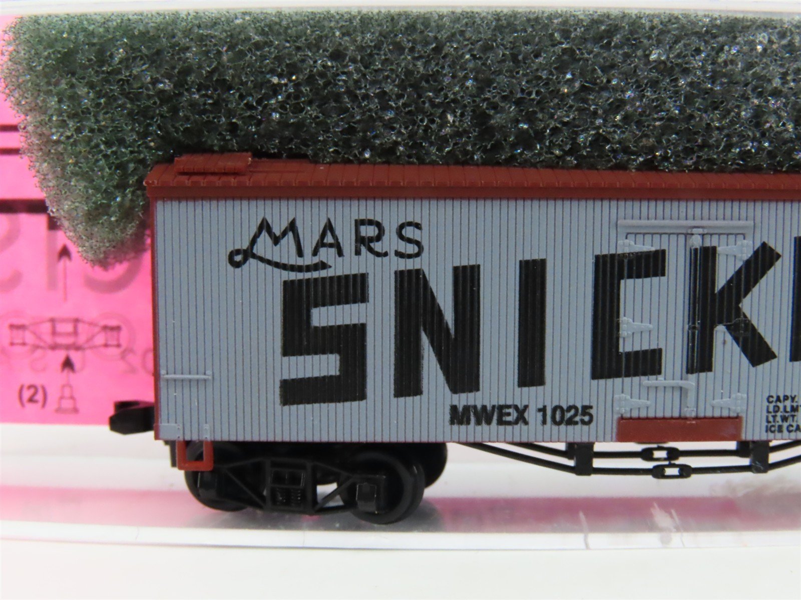 N Scale Roundhouse 8701 MWEX Mars Snickers 36' Old Timer Billboard Reefer #1025