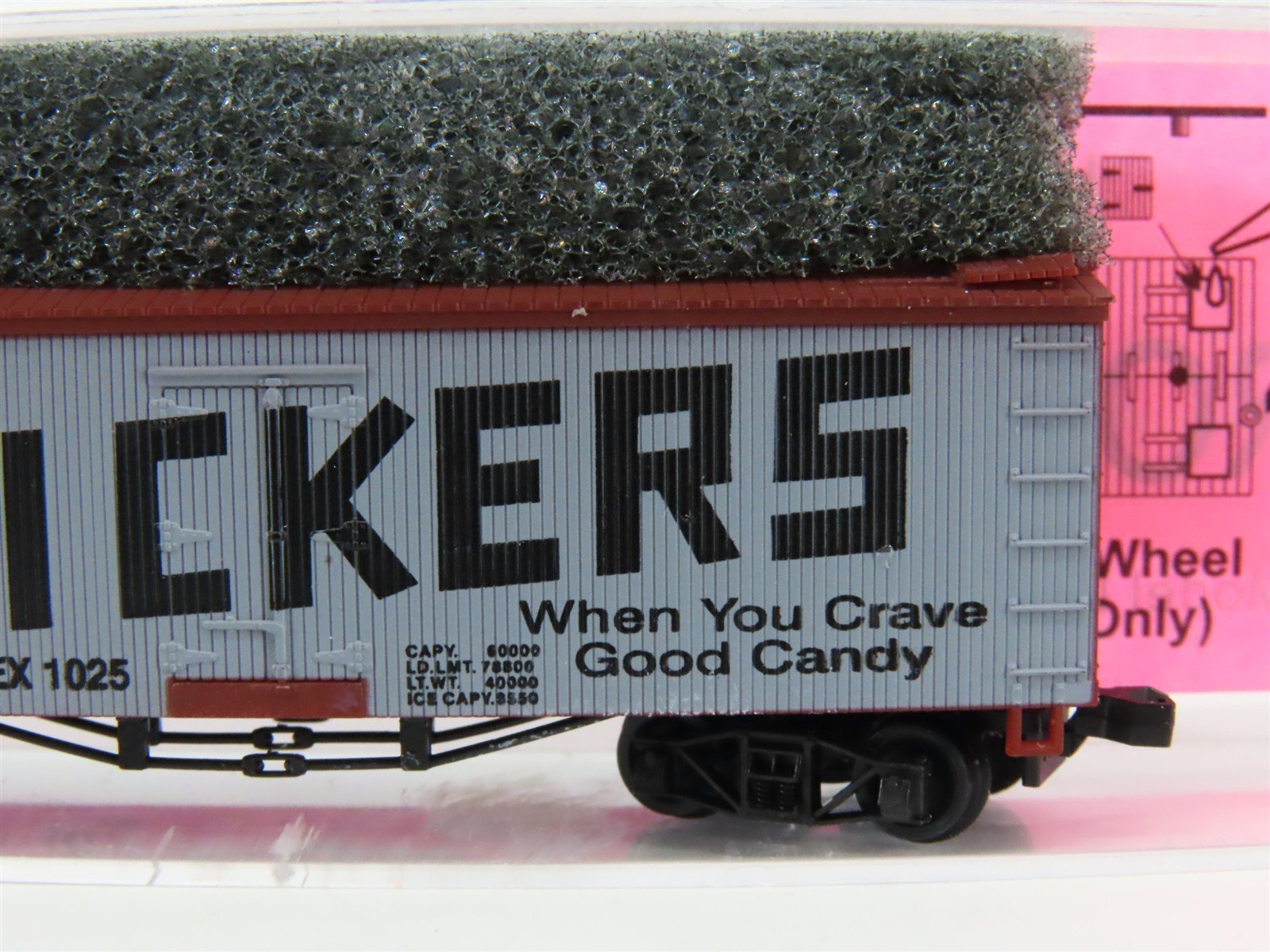 N Scale Roundhouse 8701 MWEX Mars Snickers 36' Old Timer Billboard Reefer #1025