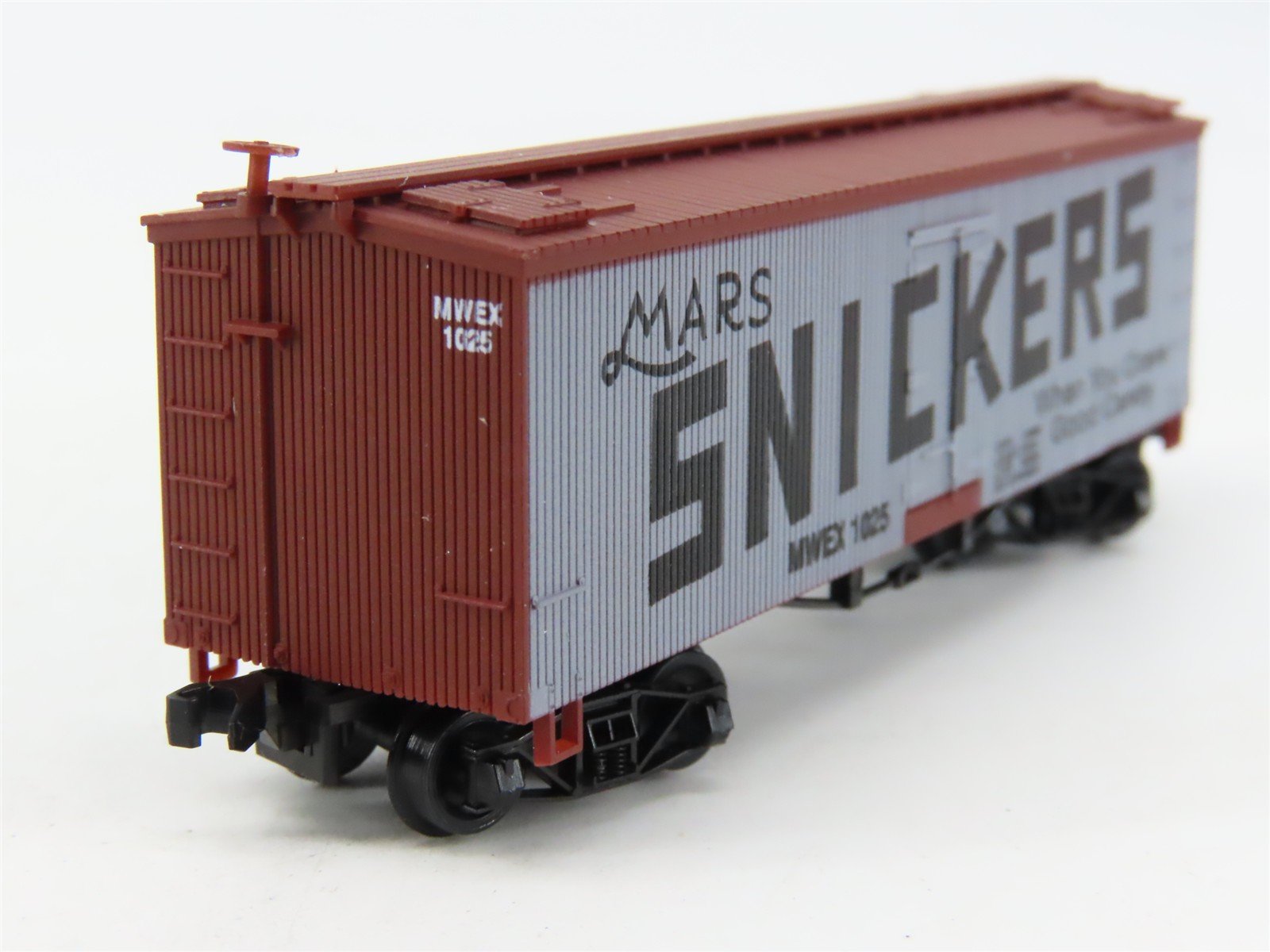 N Scale Roundhouse 8701 MWEX Mars Snickers 36' Old Timer Billboard Reefer #1025