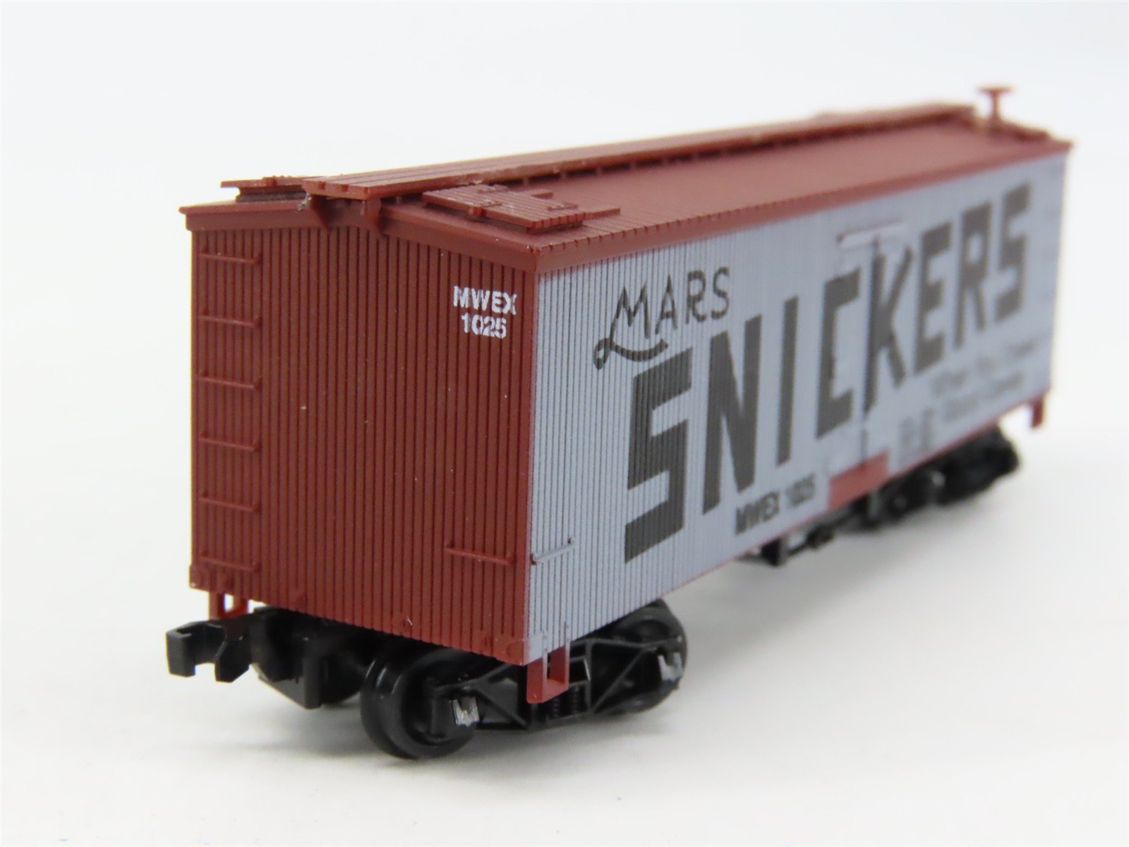 N Scale Roundhouse 8701 MWEX Mars Snickers 36' Old Timer Billboard Reefer #1025