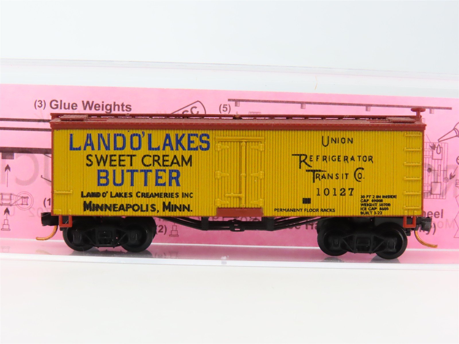 N Scale Roundhouse 8706 URTC Land O' Lakes Old Timer Billboard Reefer #10127