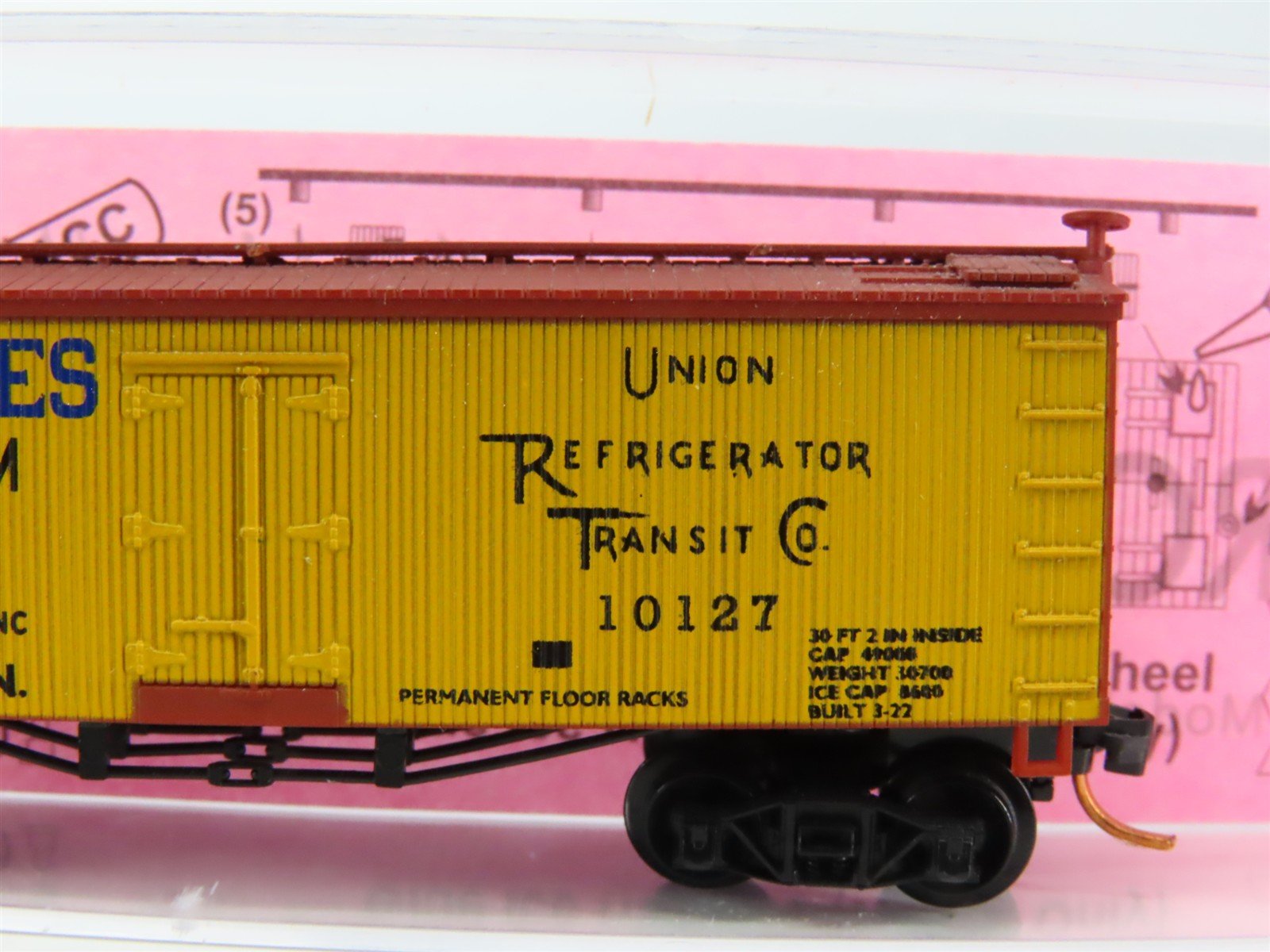 N Scale Roundhouse 8706 URTC Land O' Lakes Old Timer Billboard Reefer #10127