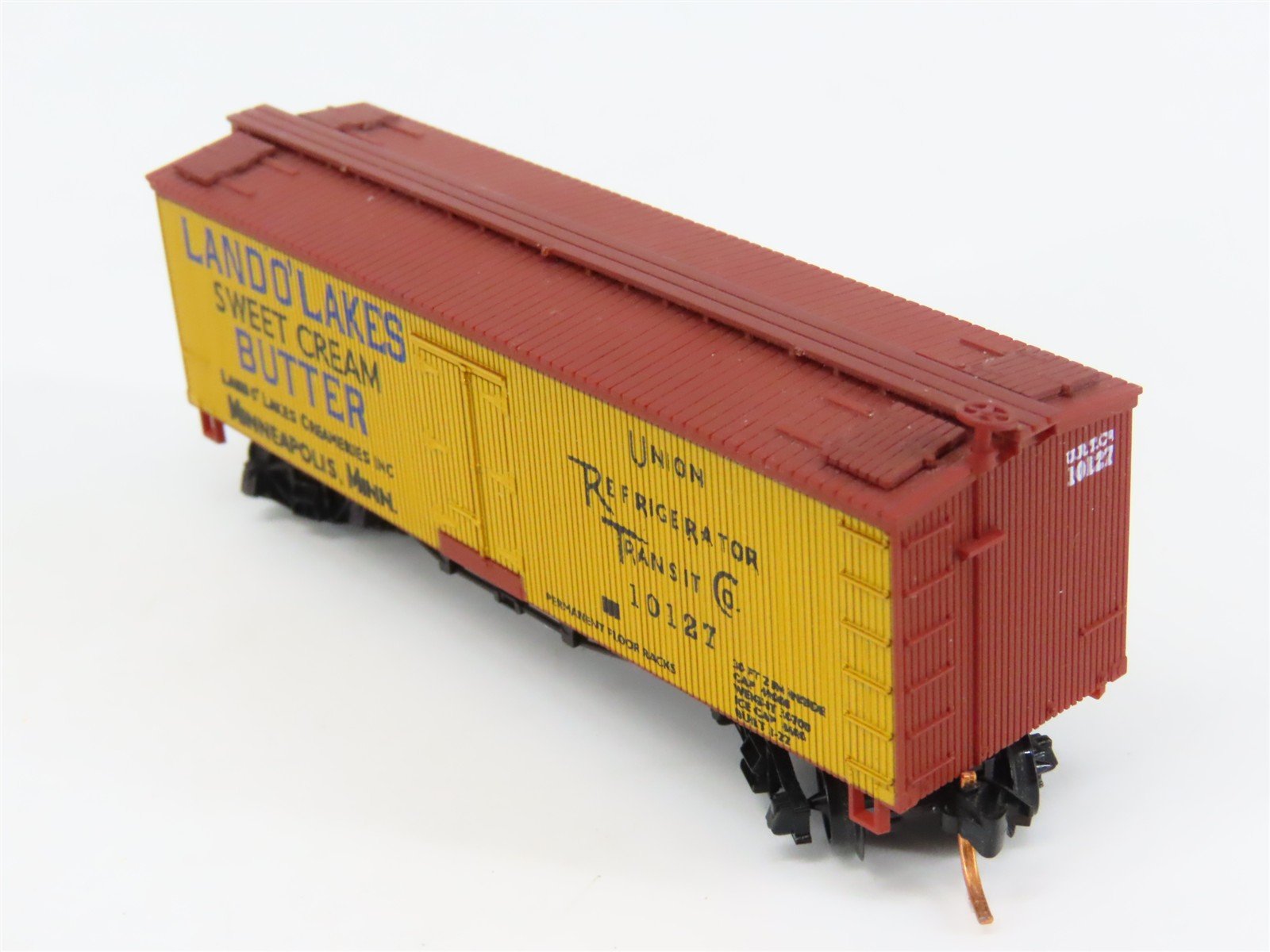 N Scale Roundhouse 8706 URTC Land O' Lakes Old Timer Billboard Reefer #10127