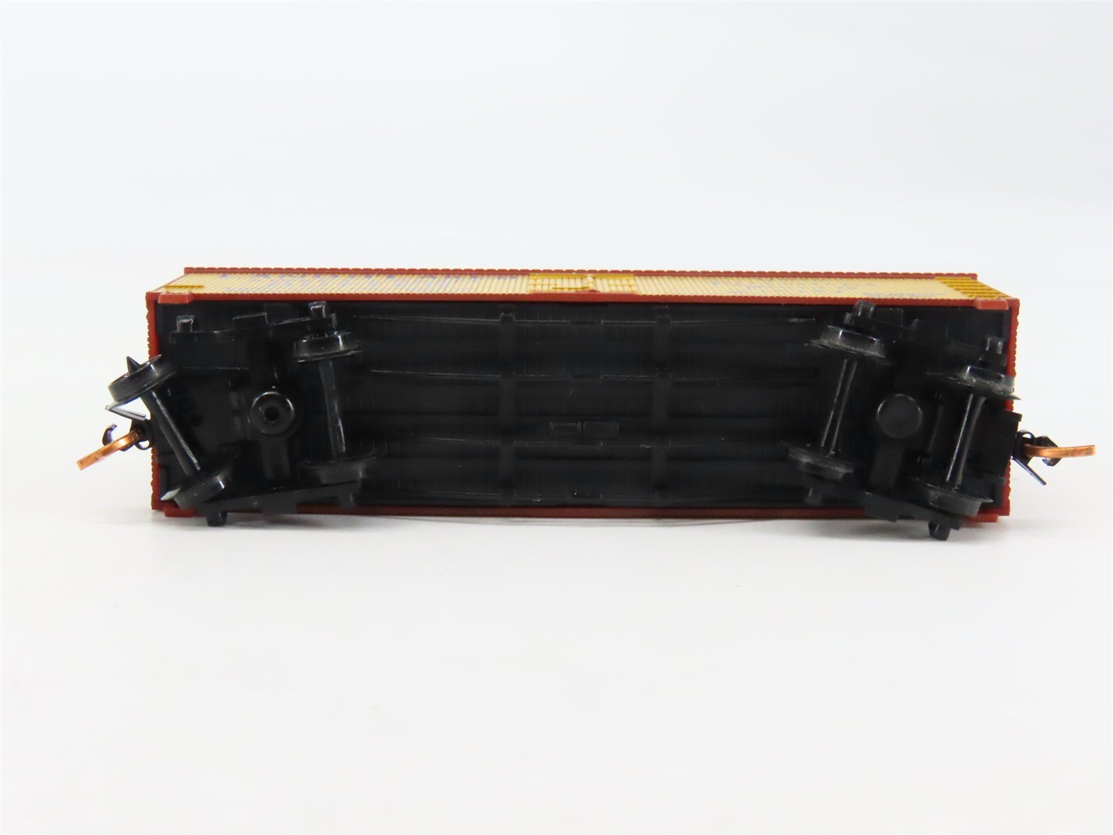 N Scale Roundhouse 8706 URTC Land O' Lakes Old Timer Billboard Reefer #10127