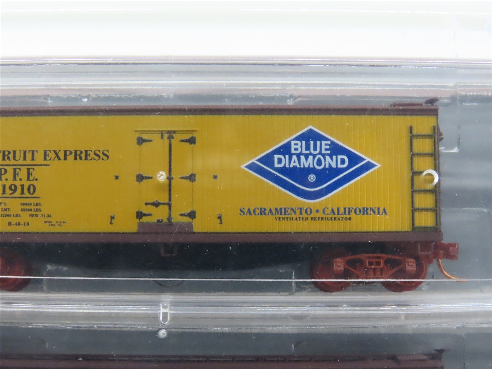 N Scale Micro-Trains MTL NSE 15-117 PFE Blue Diamond Reefer 2-Pack Sealed