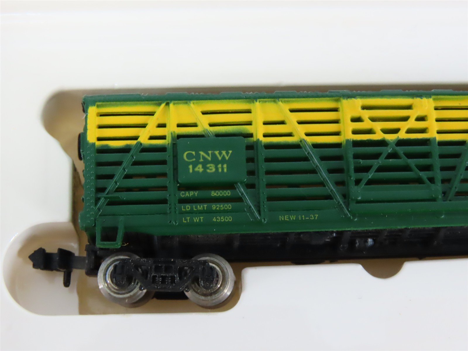 LOT of 2 N Scale Bachmann 53-1015-31 CNW Chicago Northwestern Stock Cars #14311