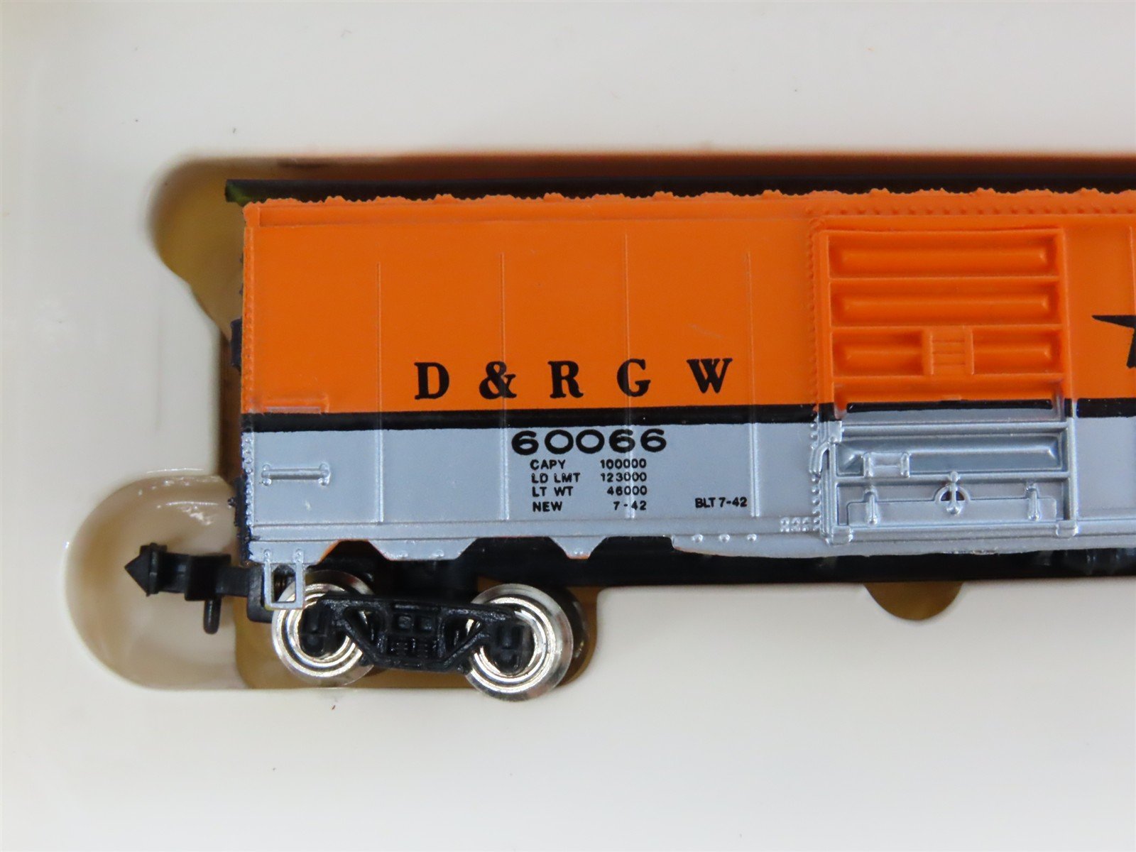 LOT of 2 N Scale Bachmann 53-1000-69 D&RGW Rio Grande 41' Steel Box Car #60066
