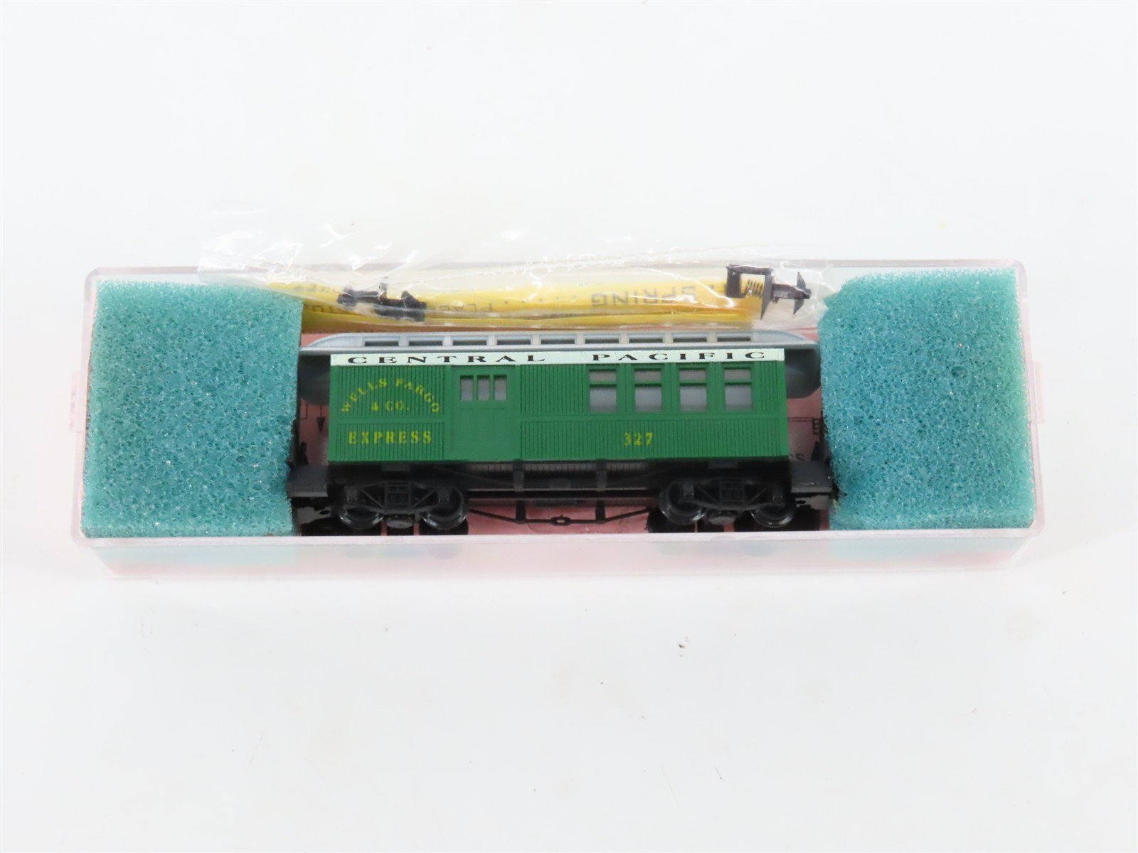 N Scale Roundhouse 8523 CP Central Pacific 34' Overton Passenger Car #327