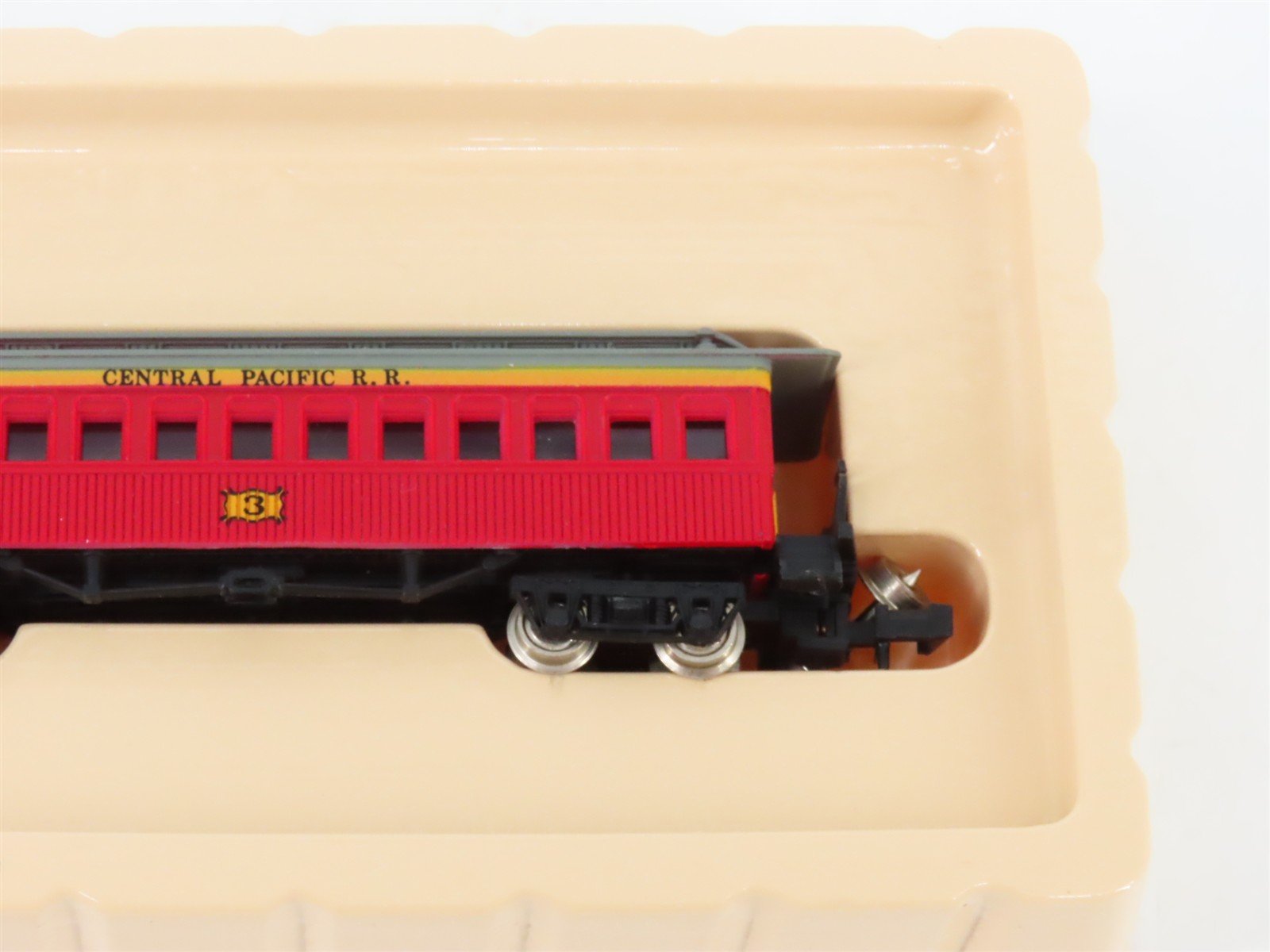 N Scale Bachmann 53-1056-24 CP Central Pacific Old Time Coach Passenger Car