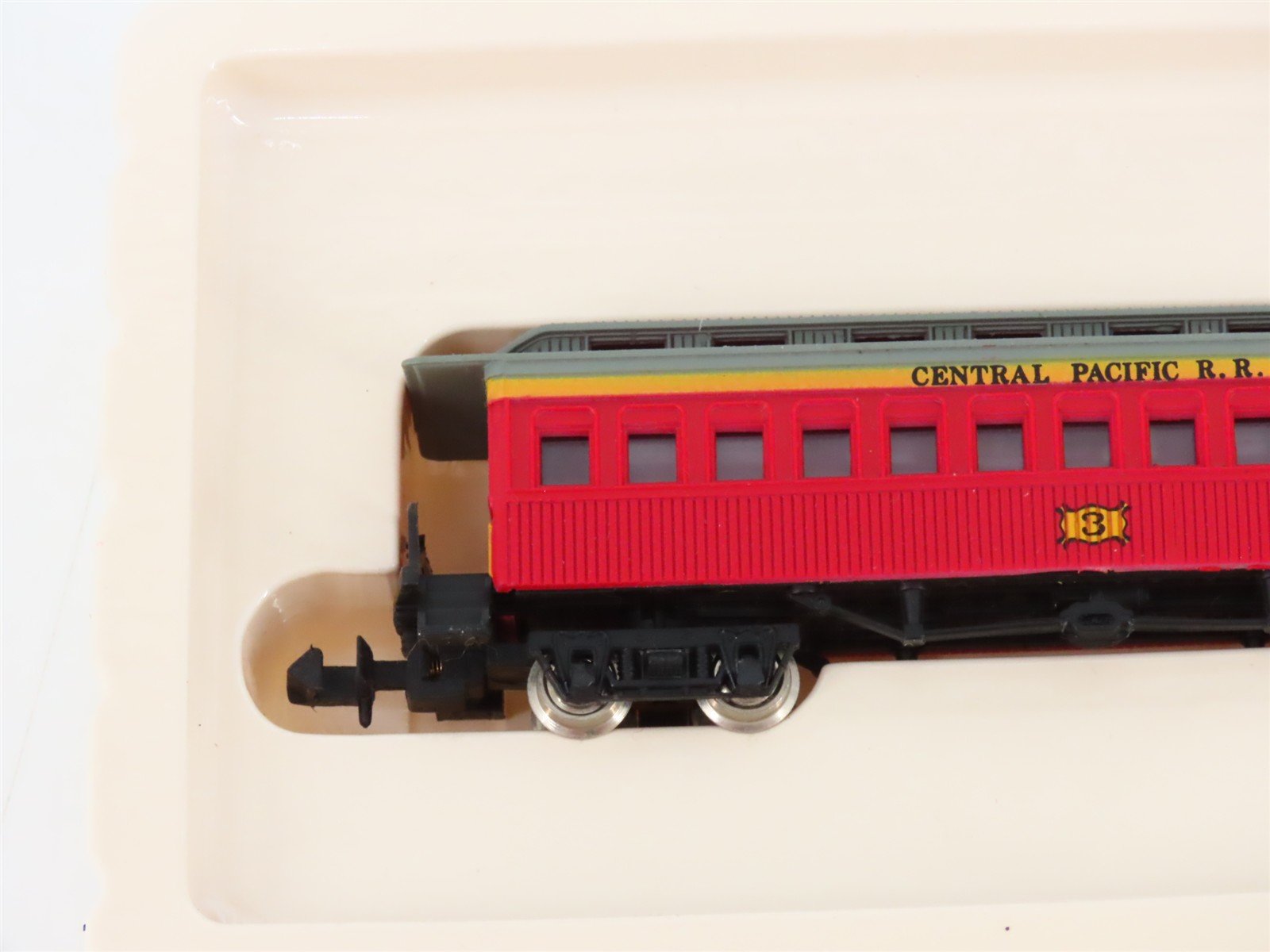 N Scale Bachmann 53-1056-24 CP Central Pacific Old Time Coach Passenger Car
