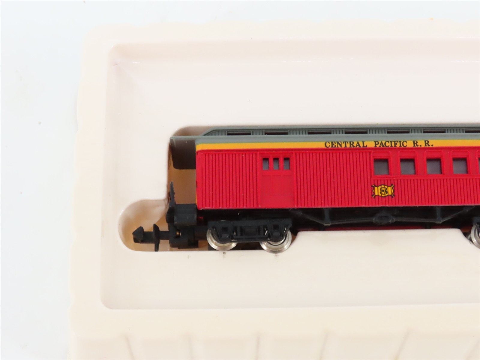 N Scale Bachmann 53-1055-24 CP Central Pacific Old Time Combine Passenger Car