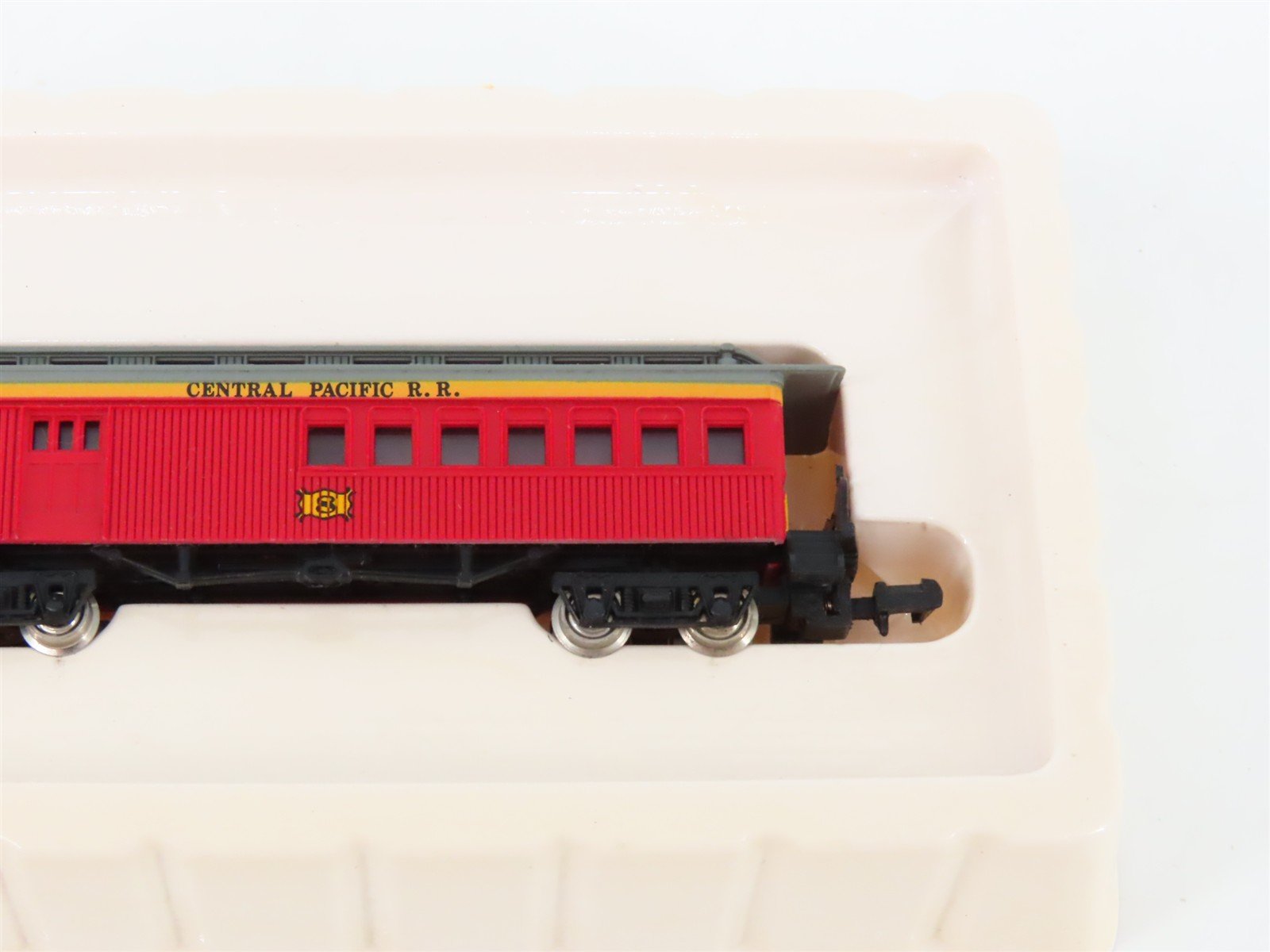N Scale Bachmann 53-1055-24 CP Central Pacific Old Time Combine Passenger Car