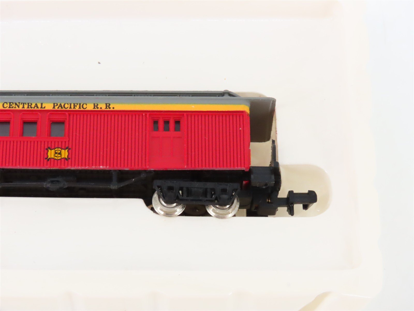 N Scale Bachmann CP Central Pacific Old Time Combine Passenger Car