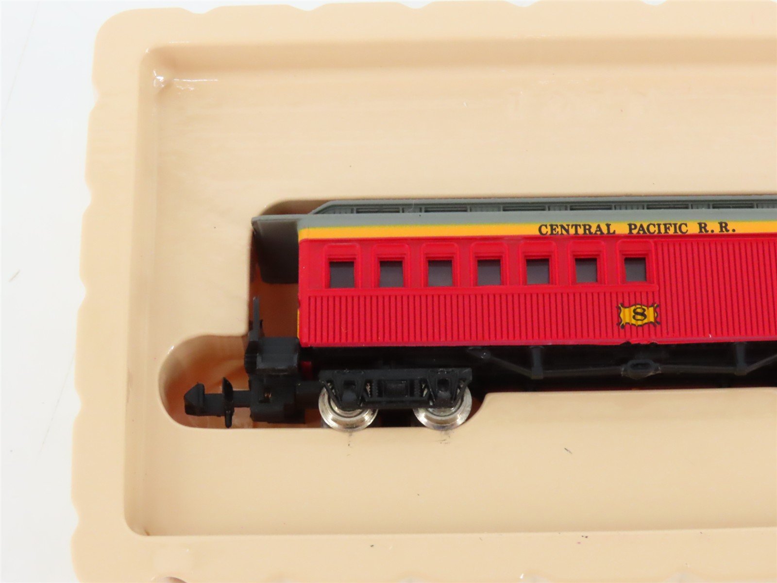 N Scale Bachmann 53-1055-24 CP Central Pacific Old Time Combine Passenger Car
