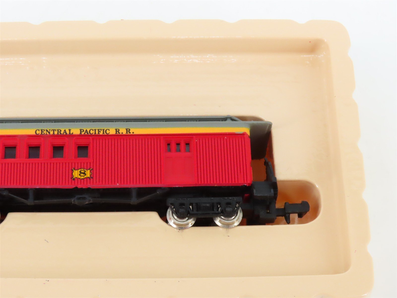 N Scale Bachmann 53-1055-24 CP Central Pacific Old Time Combine Passenger Car