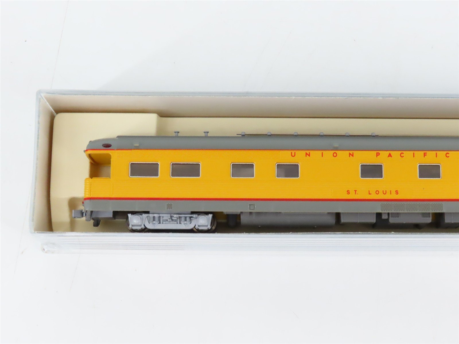 N Scale Kato 156-0814 UP Union Pacific Business Passenger Car 
