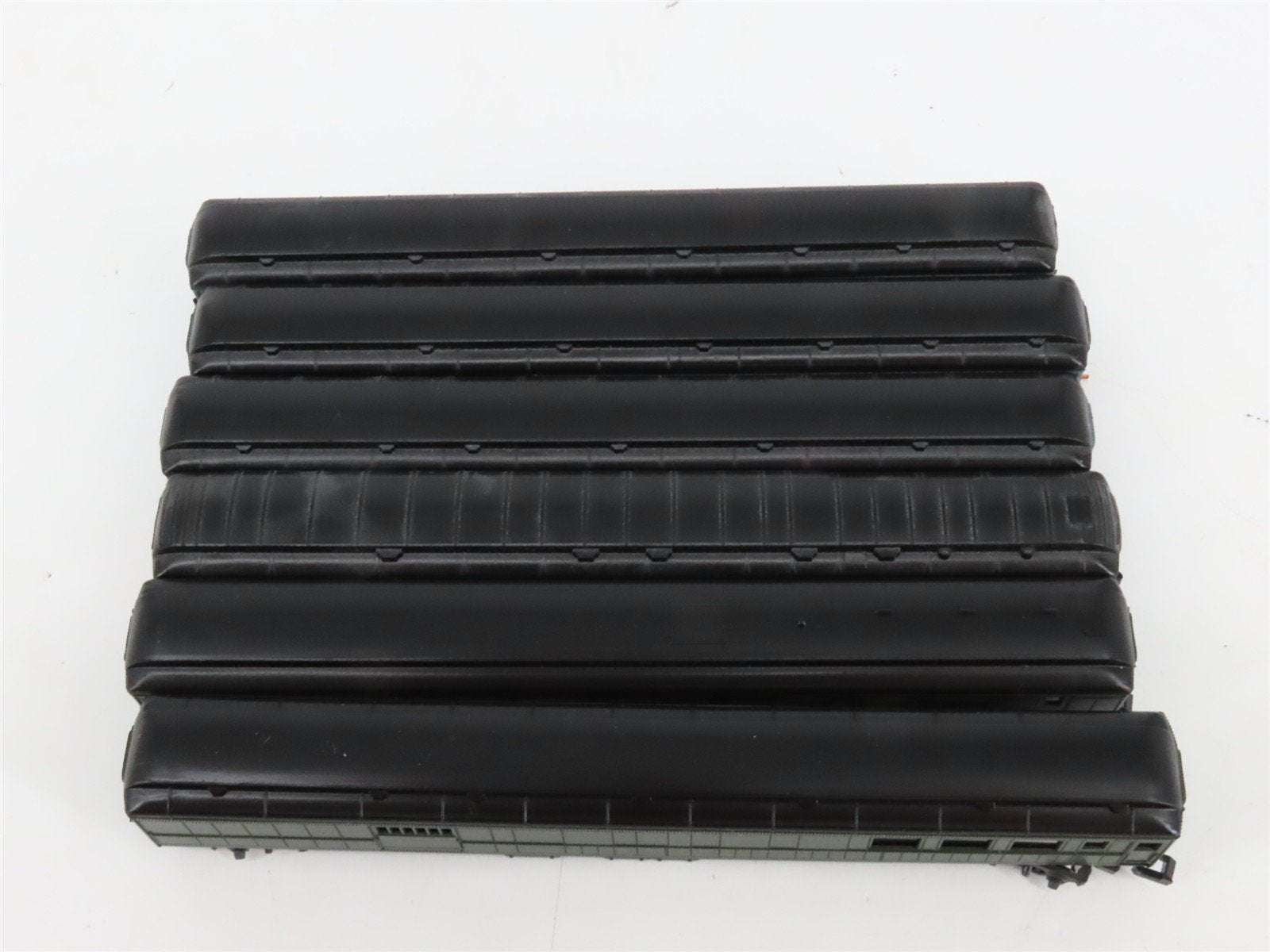 N Scale Con-Cor 0003-570000 Undecorated Heavyweight Passenger 6-Car Set