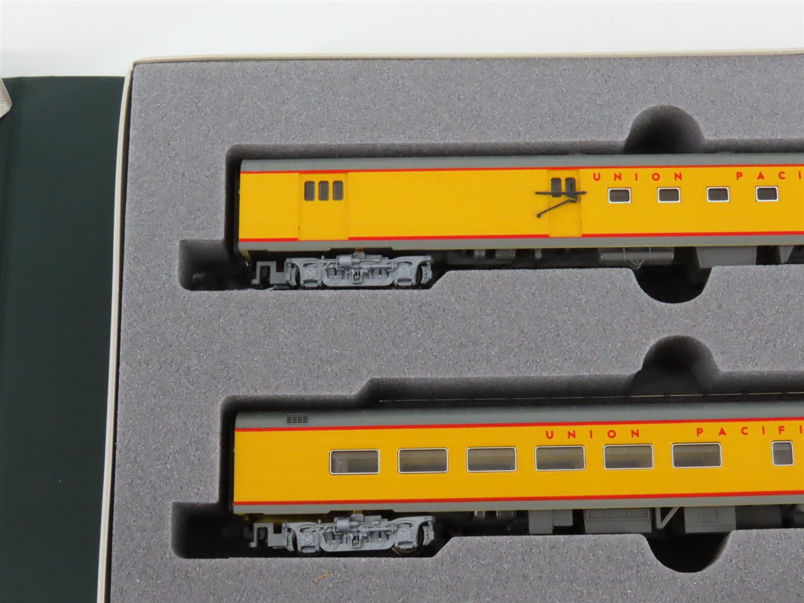 N Scale Kato 106-014 UP Union Pacific Smooth Side Passenger 6-Car Set