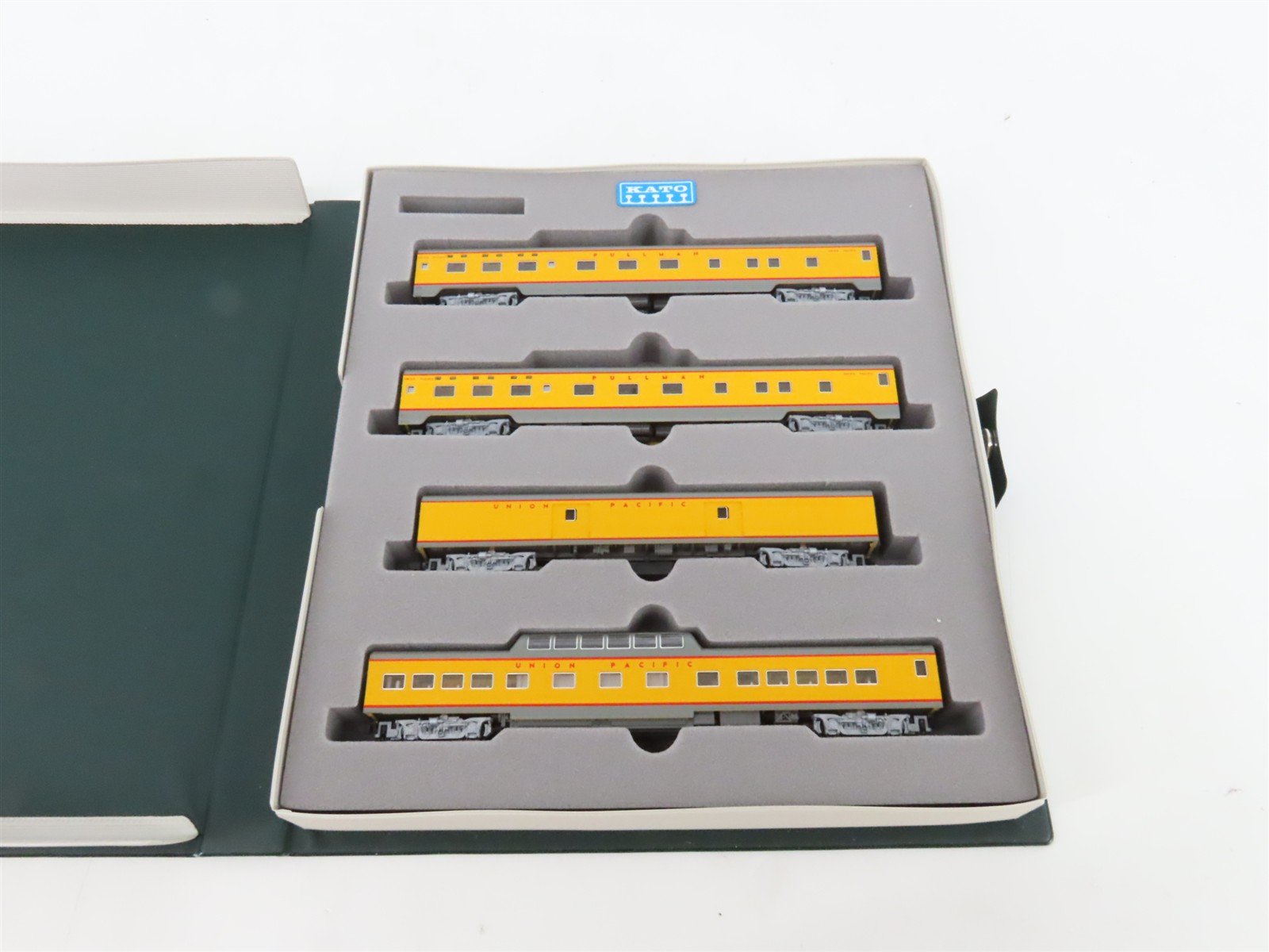 N Scale Kato 106-024 UP Union Pacific Smooth Side Passenger 4-Car Set