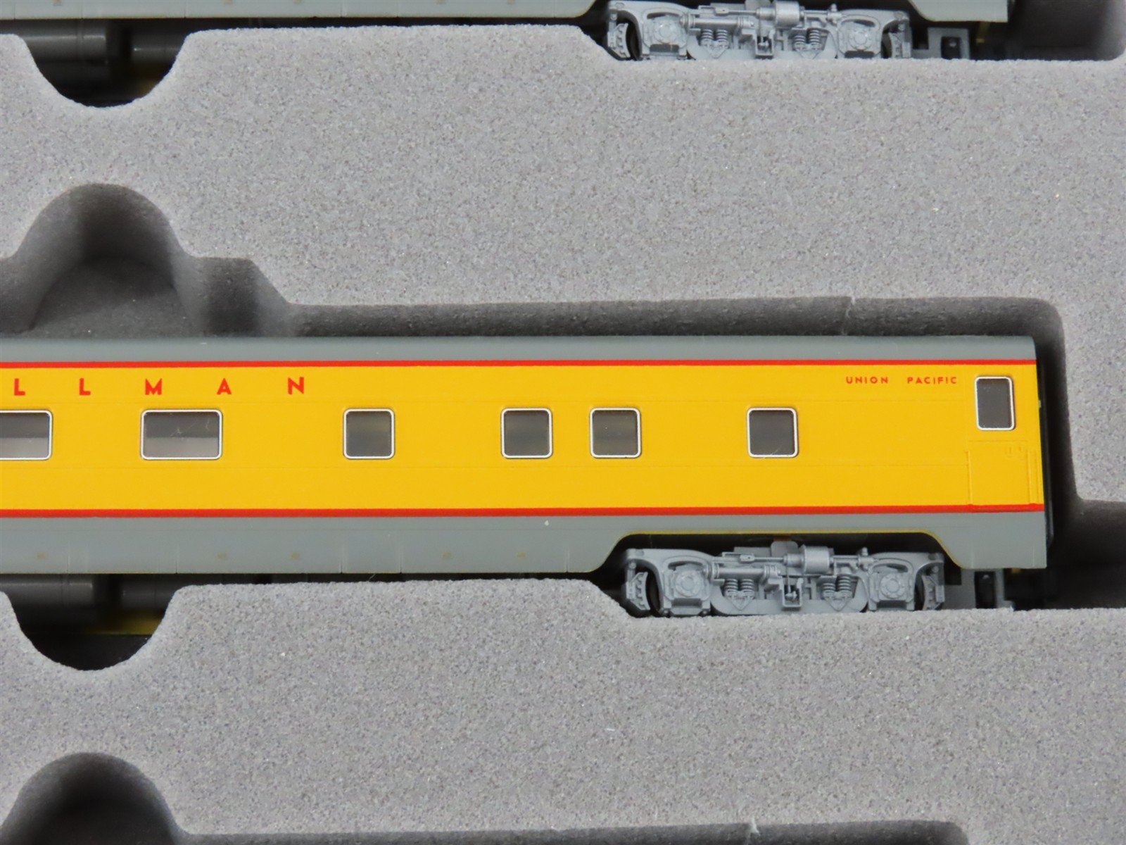 N Scale Kato 106-024 UP Union Pacific Smooth Side Passenger 4-Car Set