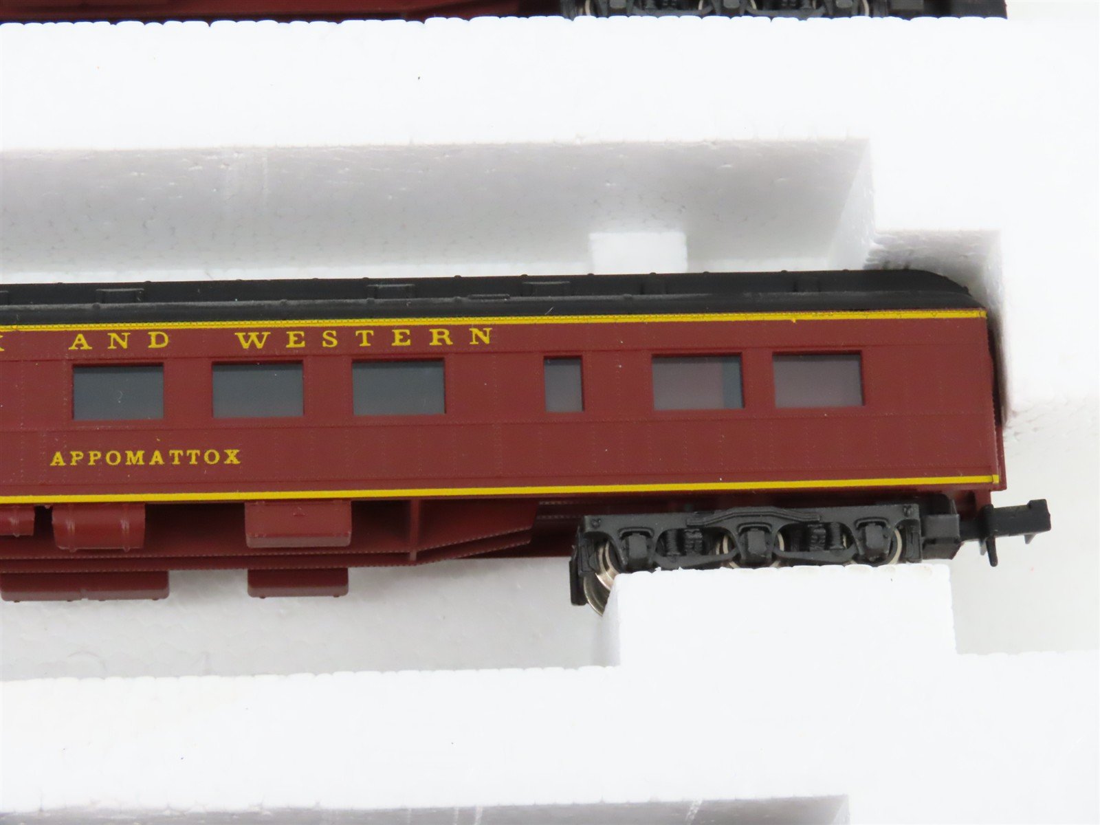 N Scale Rivarossi 0563 N&W Norfolk & Western Coach/Obs Passenger 3-Car Set