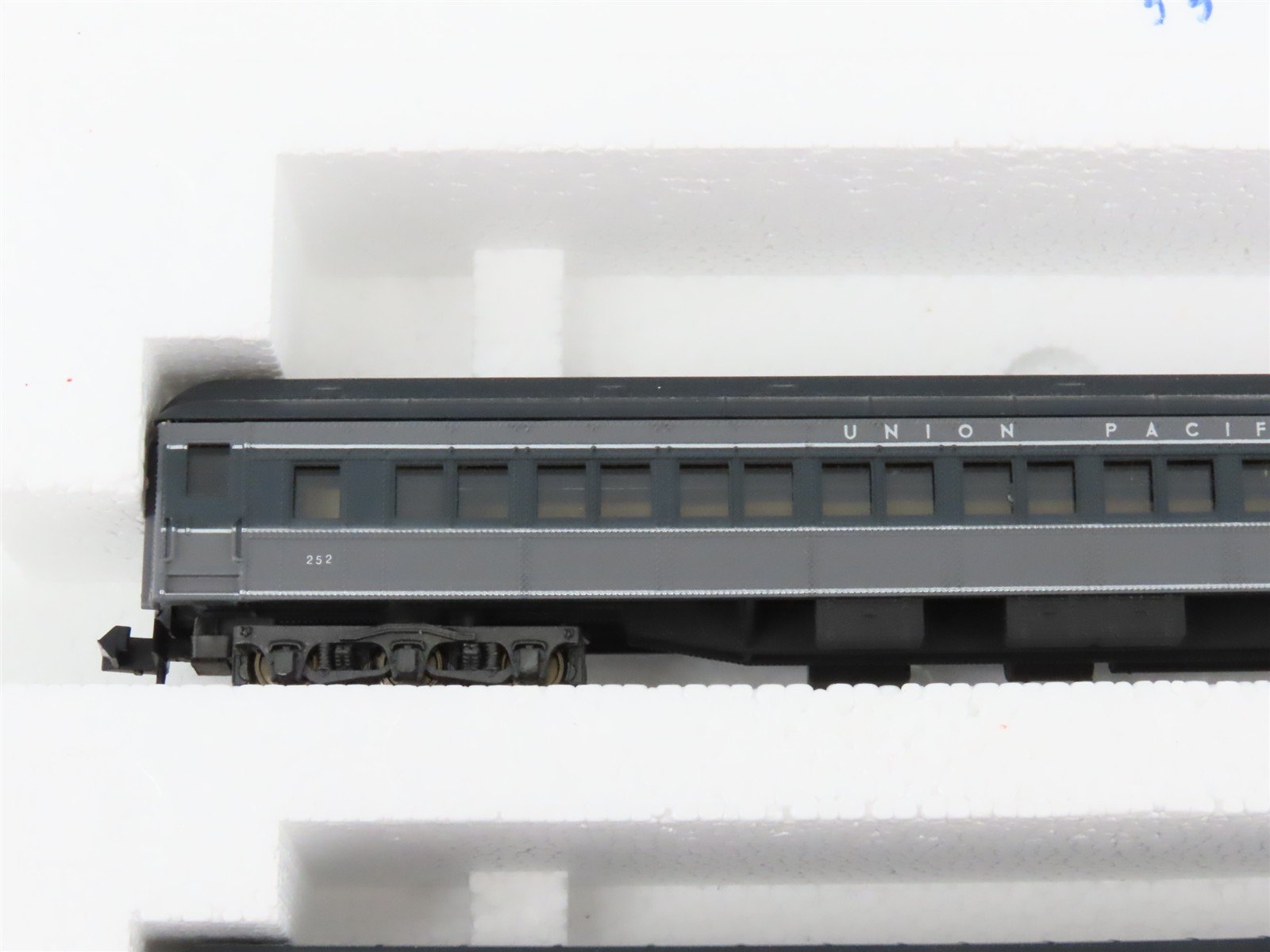N Scale Rivarossi 0550 UP Union Pacific Coach/Combine/Obs Passenger 3-Car Set