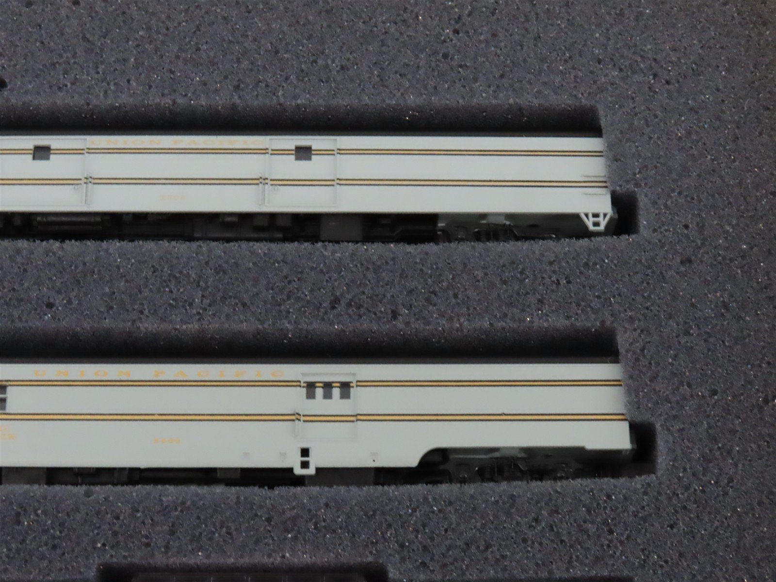 N Scale Con-Cor 0001-041005 UP Union Pacific Forty-Niner Passenger 8-Car Set