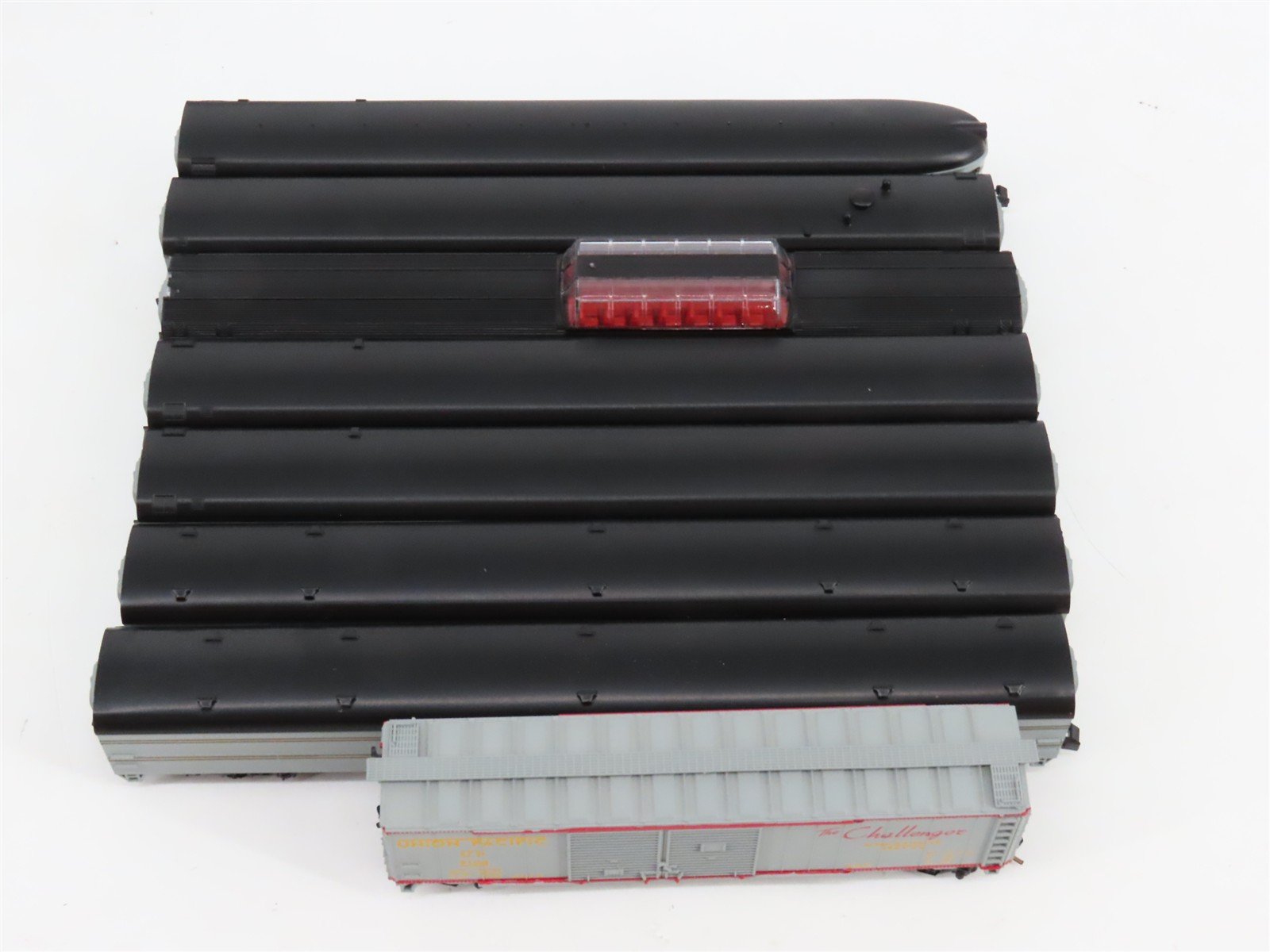 N Scale Con-Cor 0001-041005 UP Union Pacific Forty-Niner Passenger 8-Car Set