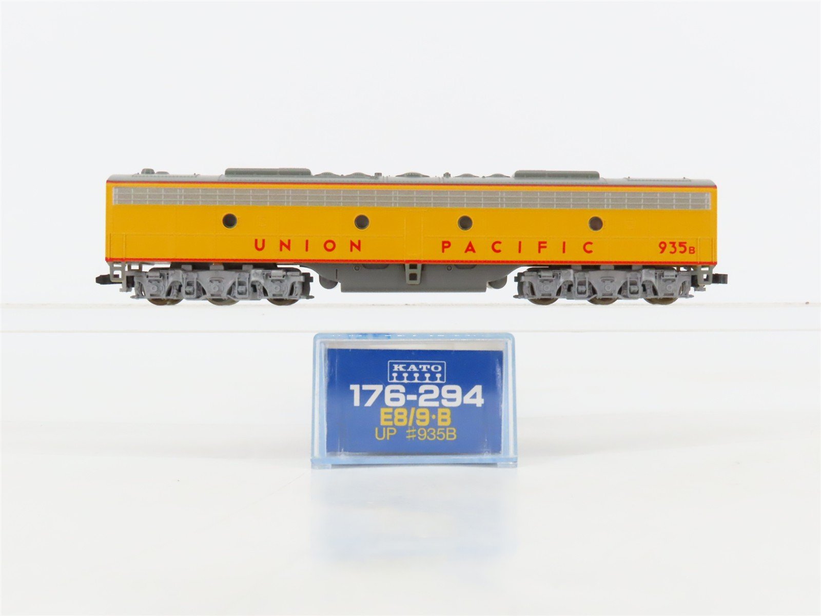 N Scale KATO 176-294 UP Union Pacific E8/9B Diesel Locomotive #935B