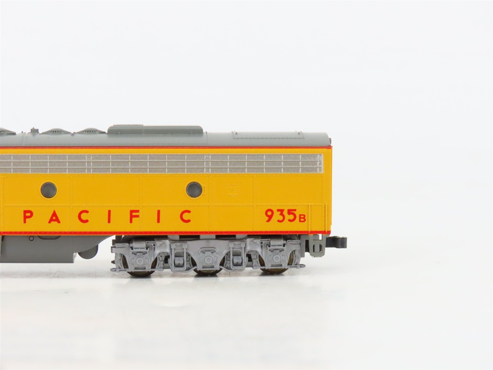 N Scale KATO 176-294 UP Union Pacific E8/9B Diesel Locomotive #935B