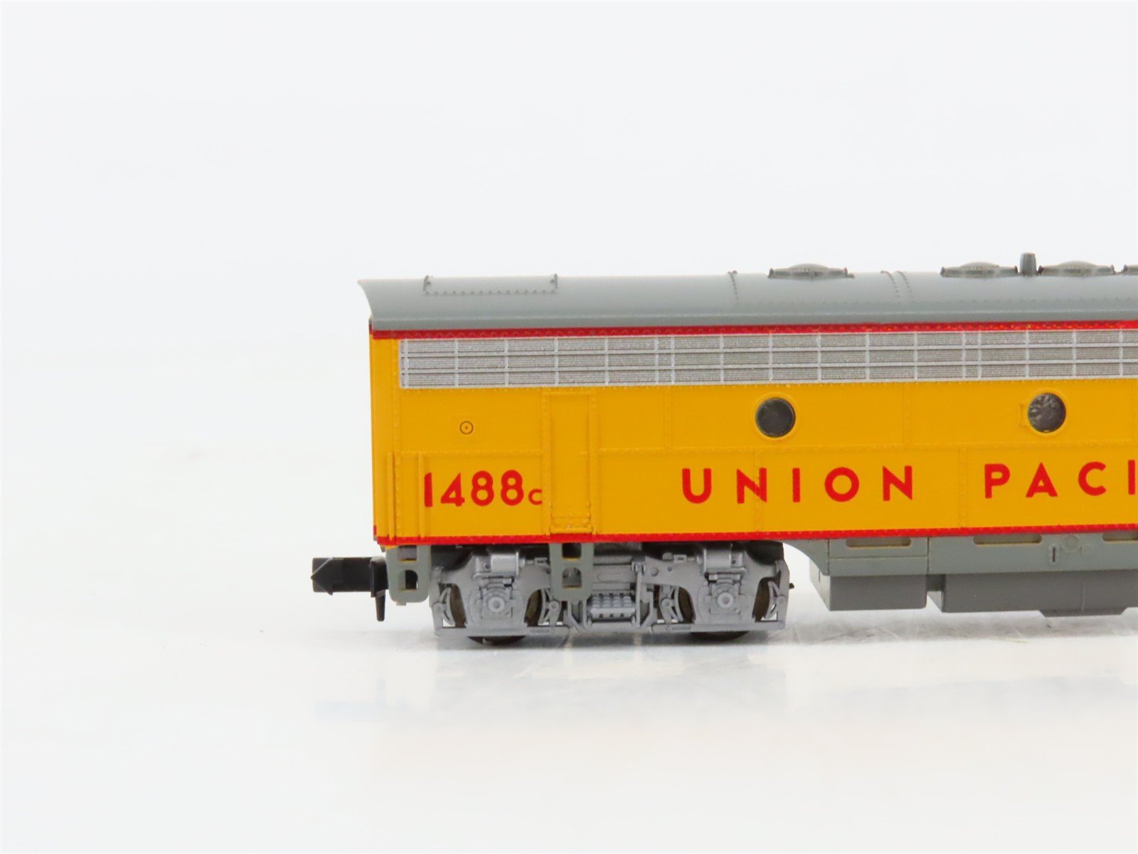 N Scale KATO 176-105 UP Union Pacific EMD F7B Diesel Locomotive #1488C