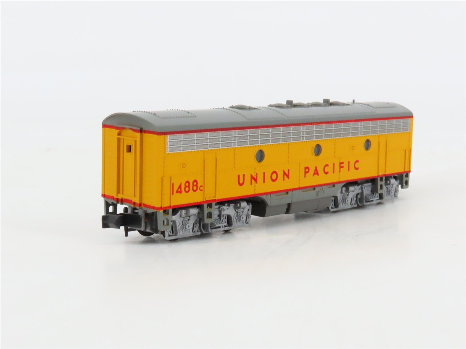 N Scale KATO 176-105 UP Union Pacific EMD F7B Diesel Locomotive #1488C
