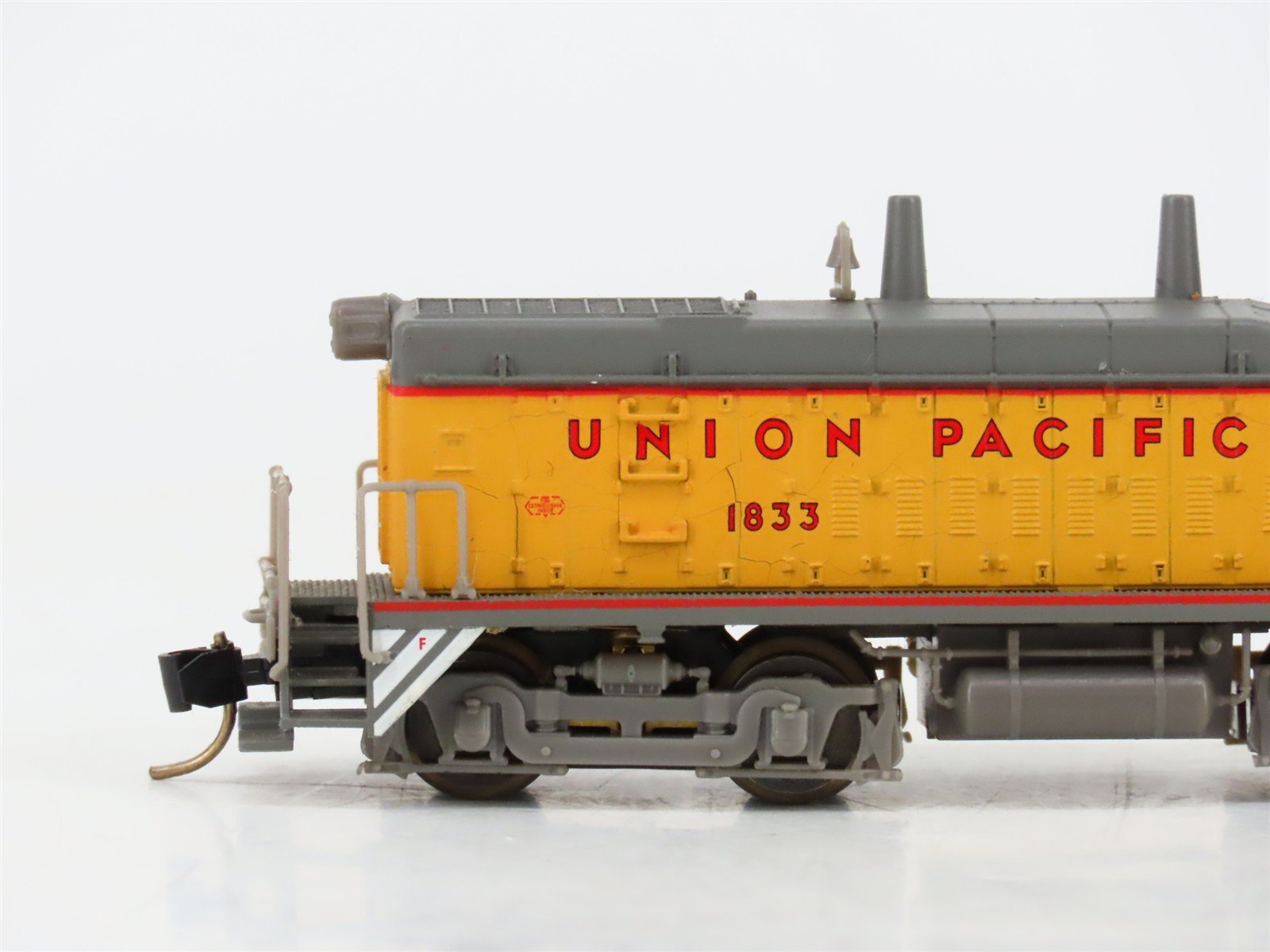 N Scale Life-Like 7897 UP Union Pacific EMD SW9/1200 Diesel Switcher #1833