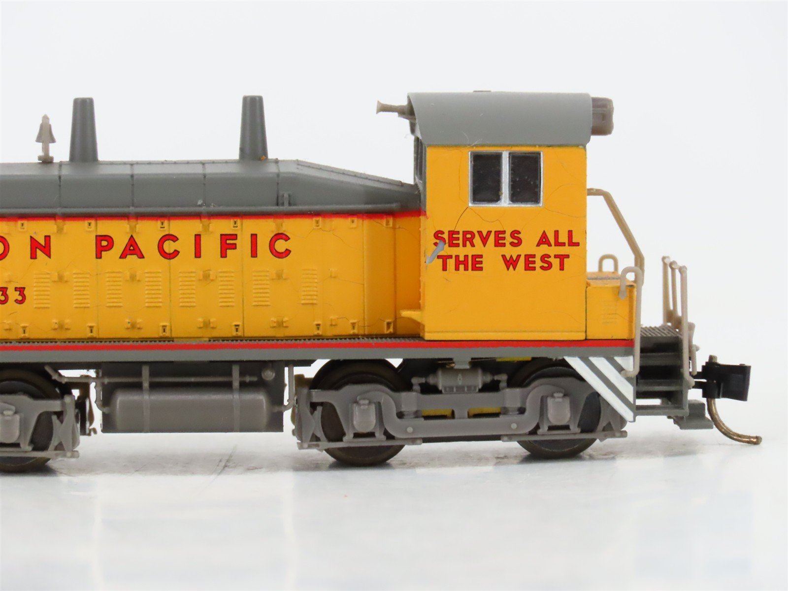 N Scale Life-Like 7897 UP Union Pacific EMD SW9/1200 Diesel Switcher #1833