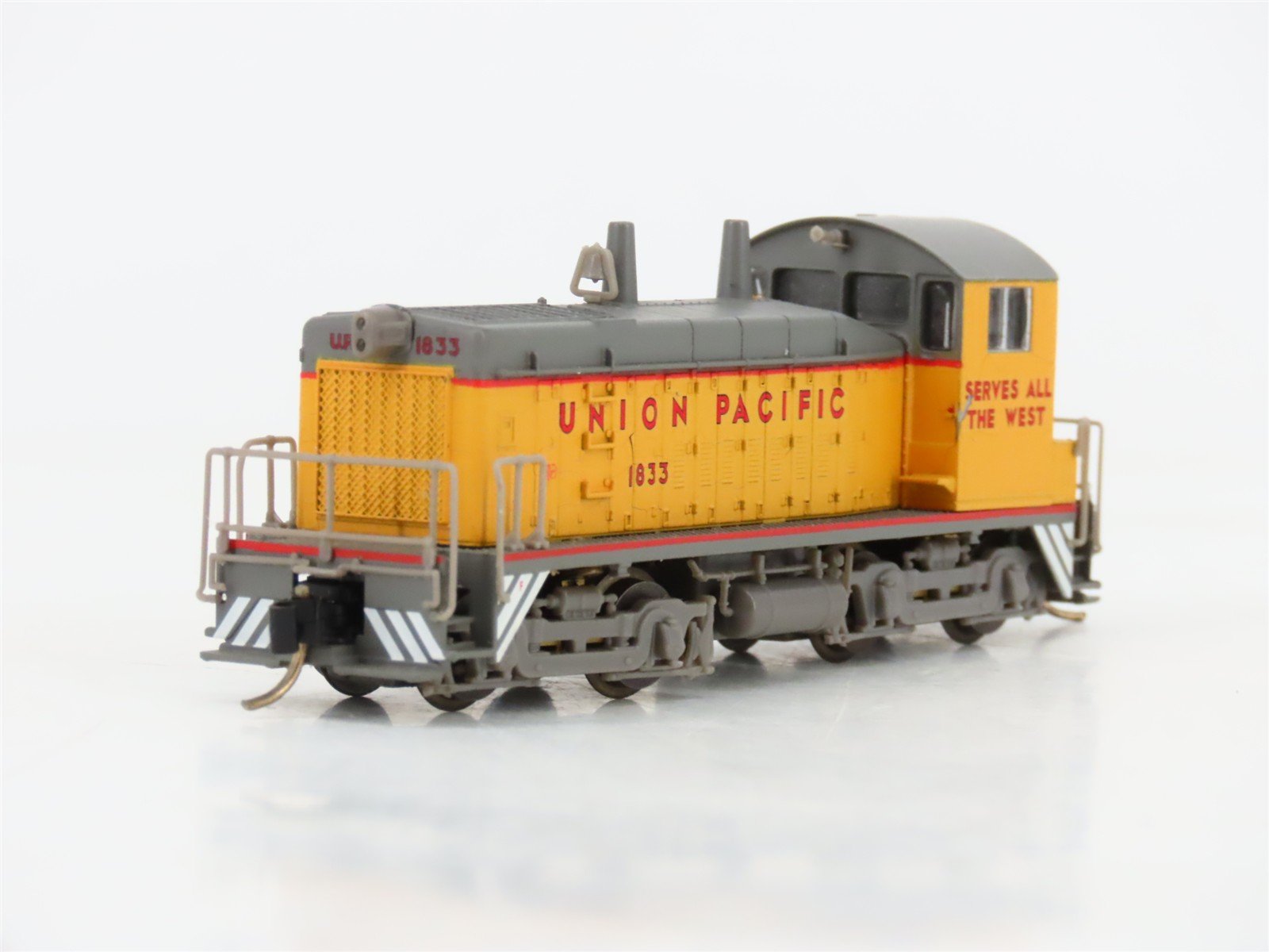 N Scale Life-Like 7897 UP Union Pacific EMD SW9/1200 Diesel Switcher #1833