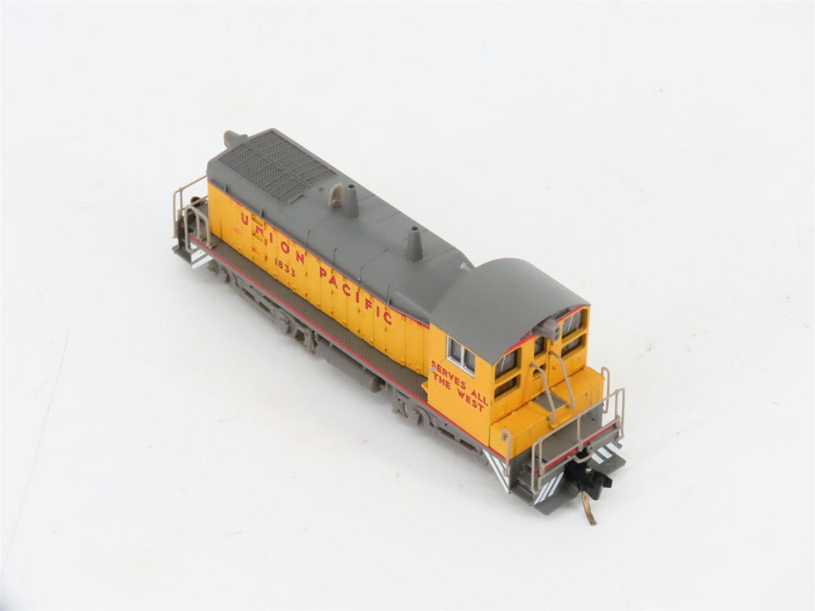 N Scale Life-Like 7897 UP Union Pacific EMD SW9/1200 Diesel Switcher #1833