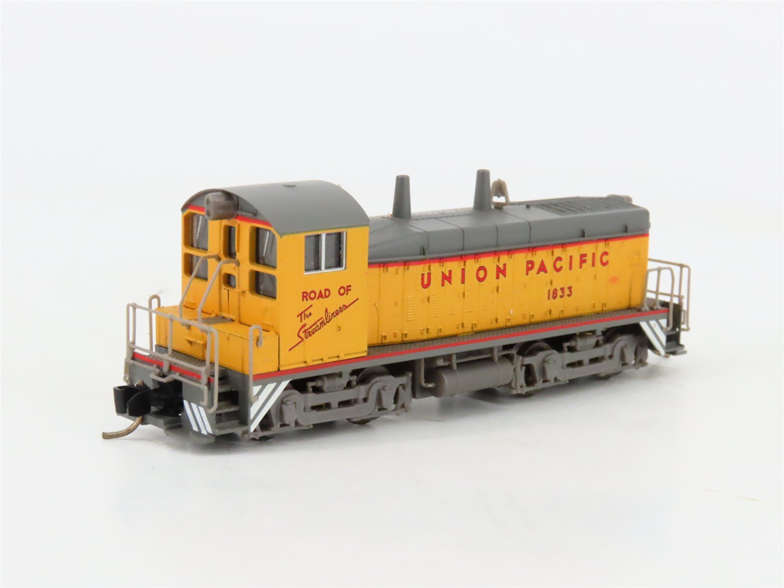 N Scale Life-Like 7897 UP Union Pacific EMD SW9/1200 Diesel Switcher #1833
