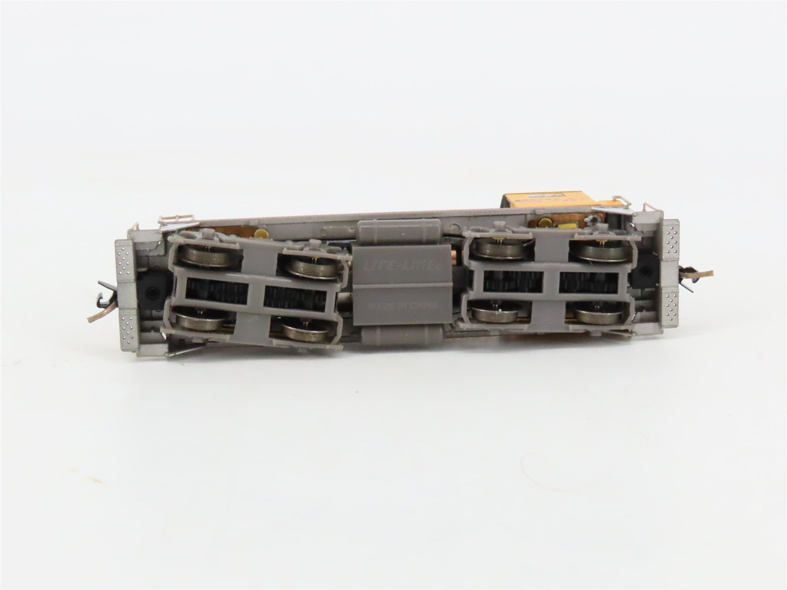 N Scale Life-Like 7897 UP Union Pacific EMD SW9/1200 Diesel Switcher #1833