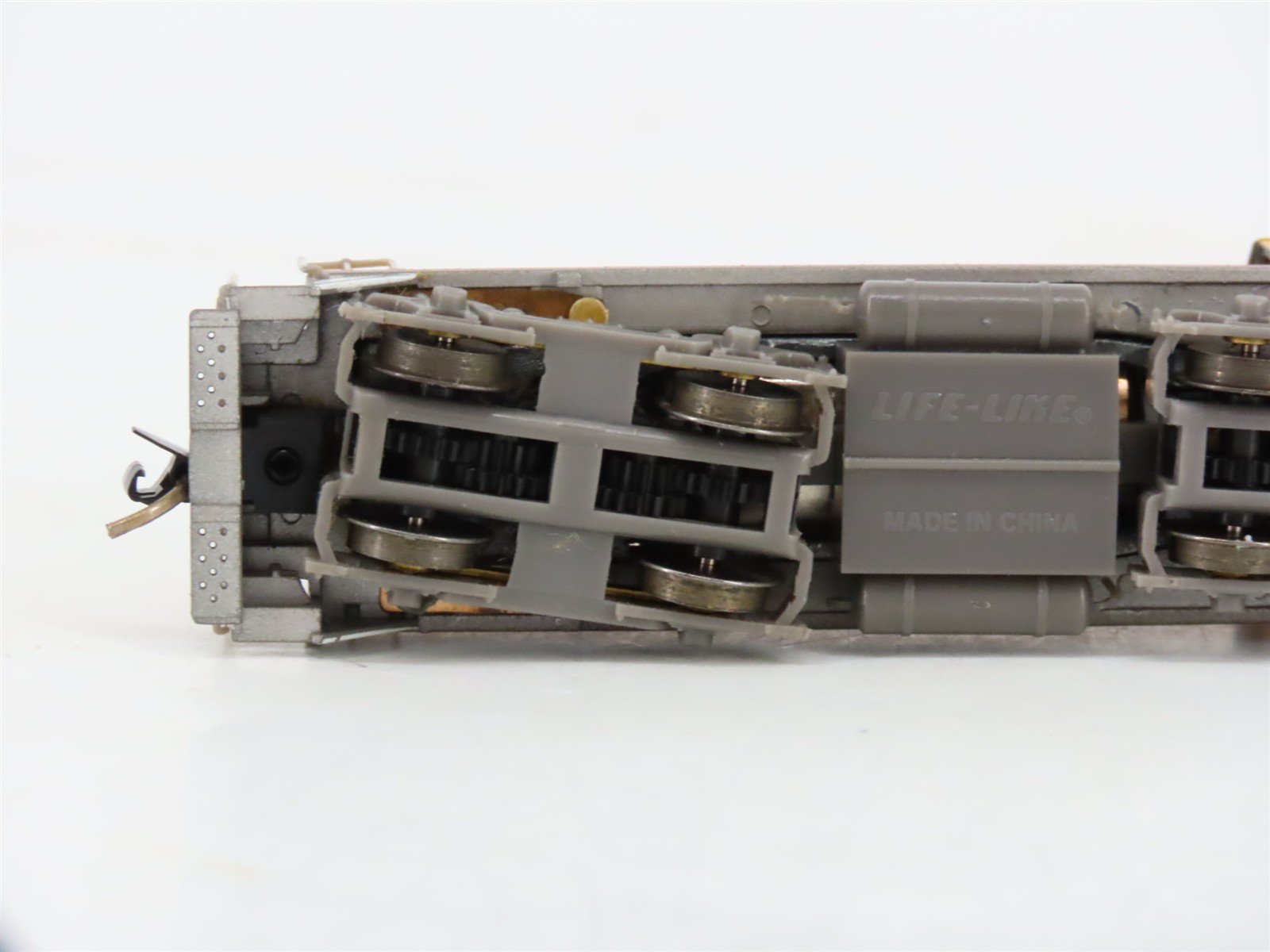 N Scale Life-Like 7897 UP Union Pacific EMD SW9/1200 Diesel Switcher #1833